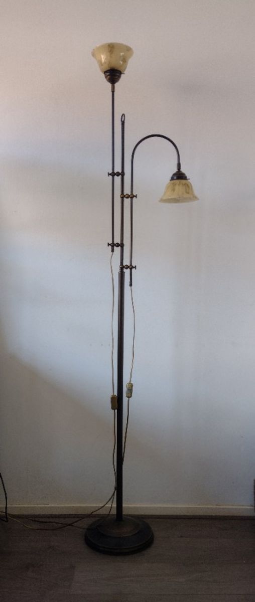 Vloerlamp Met Gemarmerde Glazen Kappen image 2
