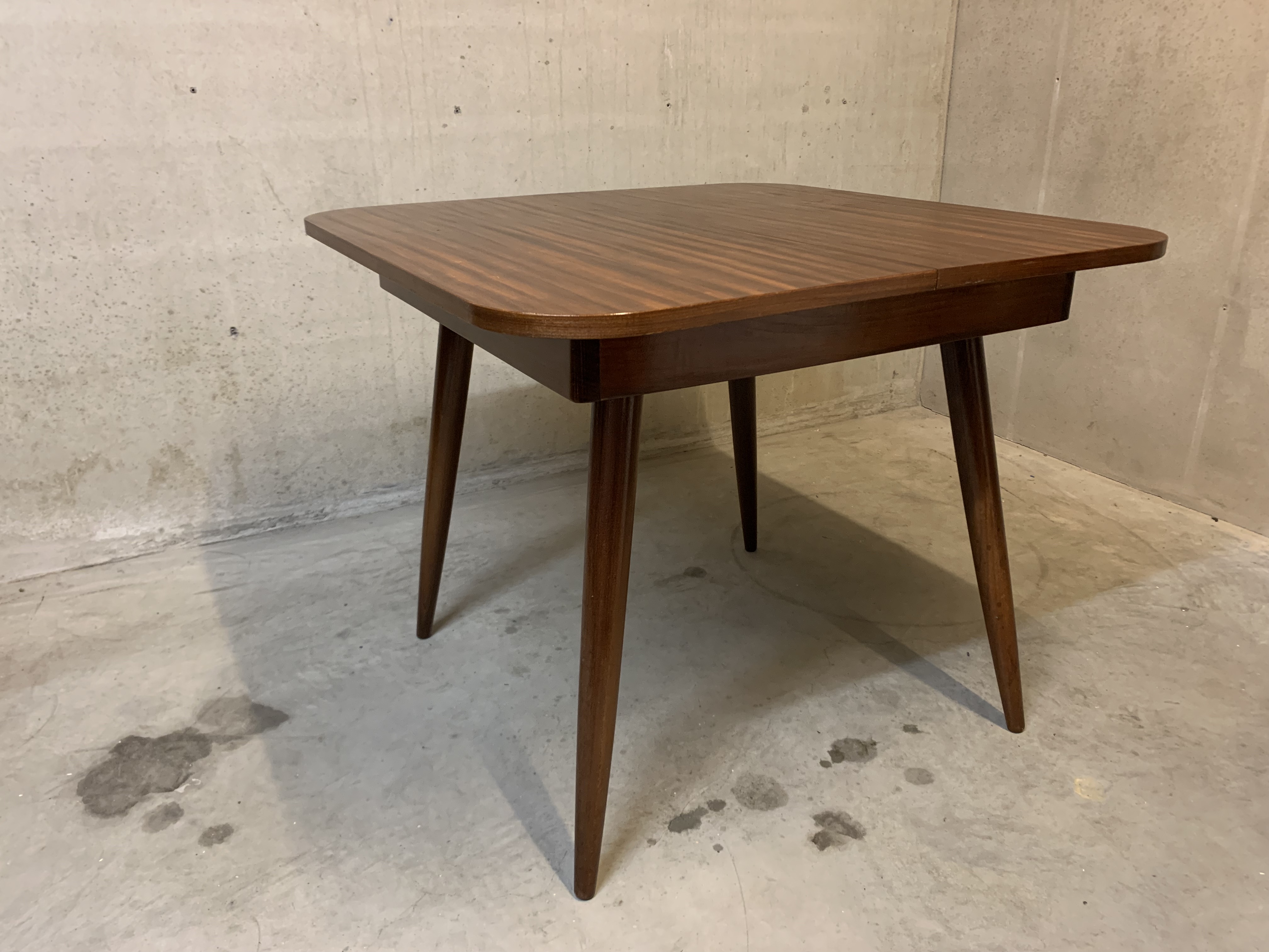 Louis Van Teeffelen Uittrekbare Eettafel Voor Webe image 14