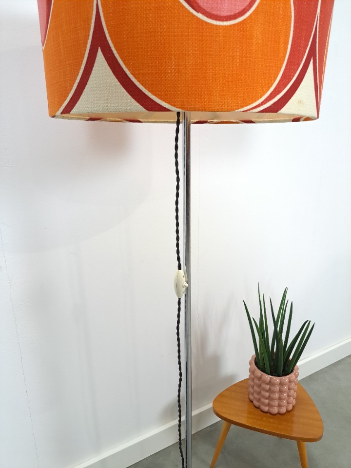 Jaren 70 Vloerlamp Met Gekleurde Kap En Fineer Voet image 7