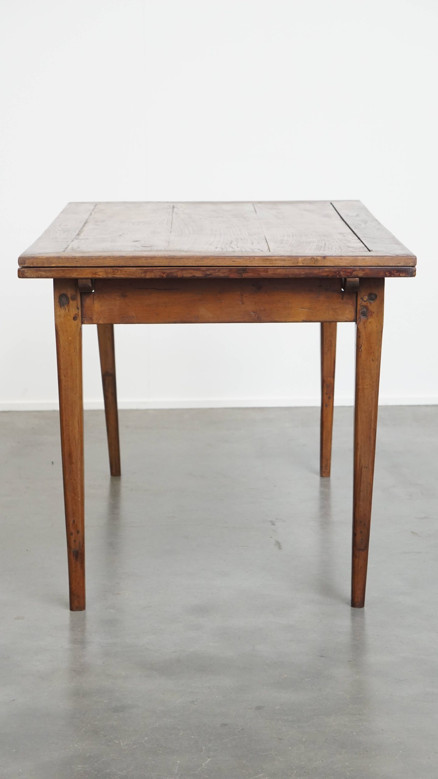 Functionele En Mooie Engelse Antieke Uitschuifbare Eettafel Van Iepen En Kersenhout image 7