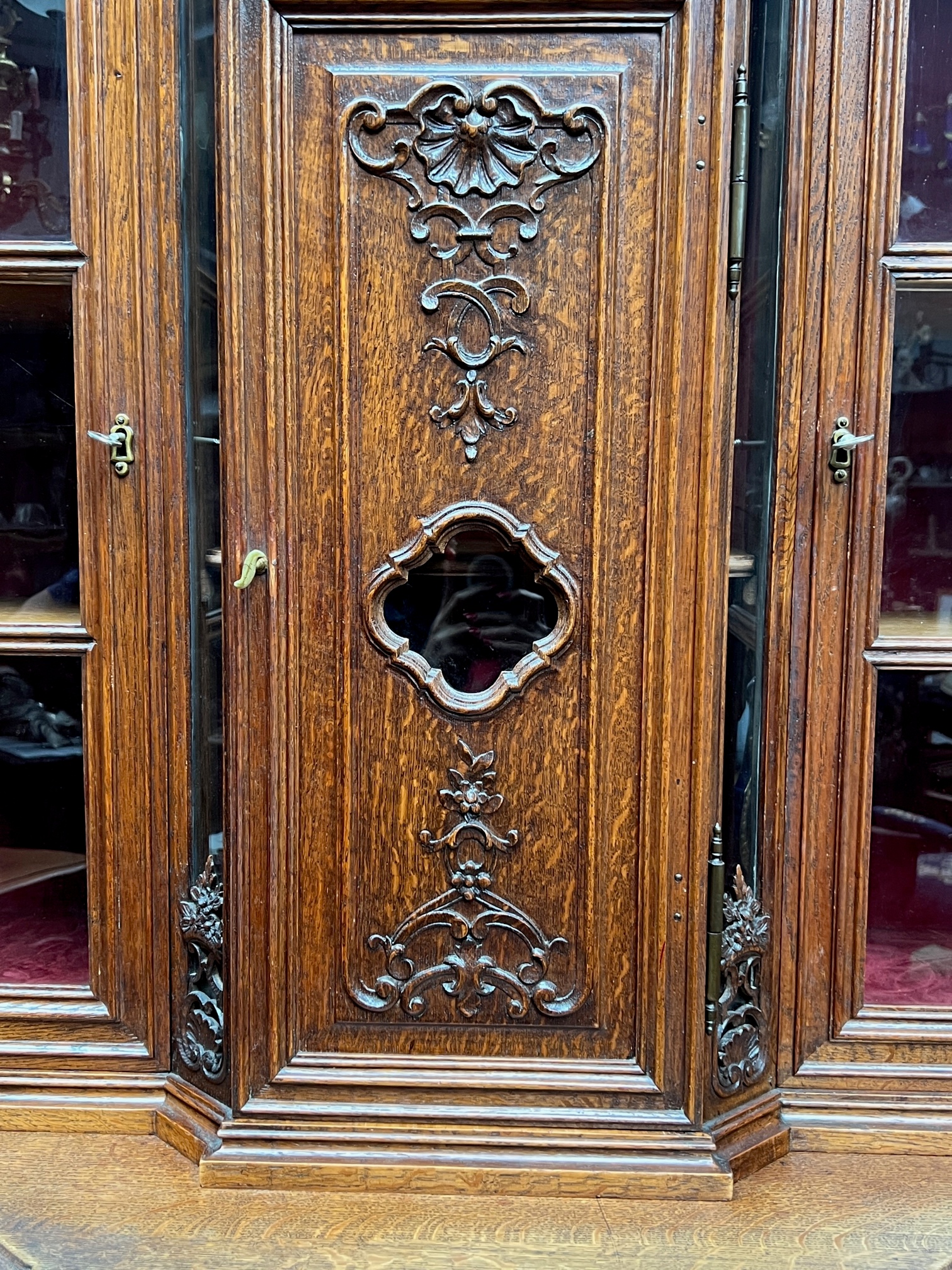 Antiek Rococo Buffet - Vitrinekast Met Ingebouwde Klok. image 4