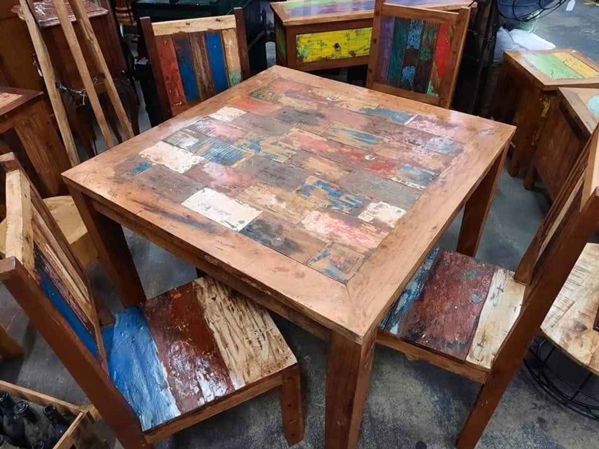Mooie Eettafel Met 4 Bijpassende Stoelen Gemaakt Van Gerecyc image 2