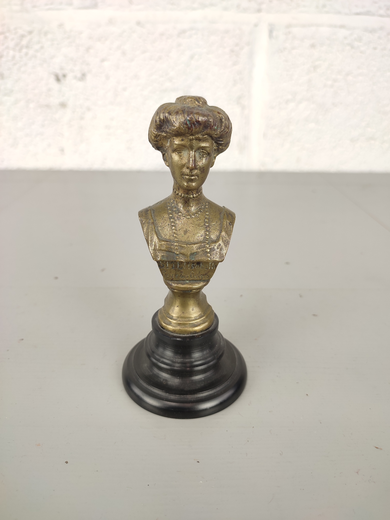 Kleine Bronzen Buste Koningin Elisabeth image 2