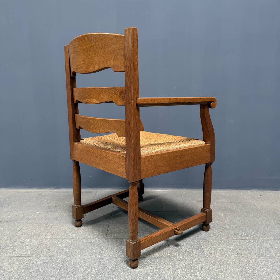Set Van Twee Hollandse Eikenhouten Armstoelen Met Biezen Zitting image 24