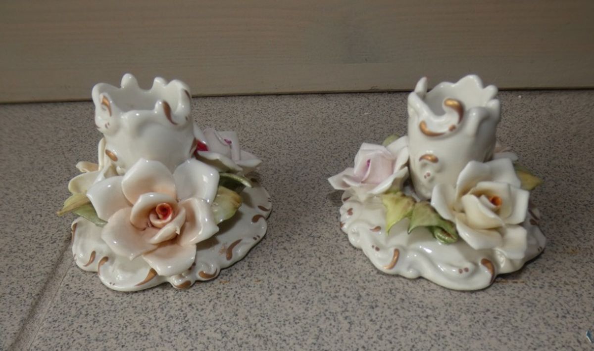 Paar Capodimonte Rozenkandelaars. image 2