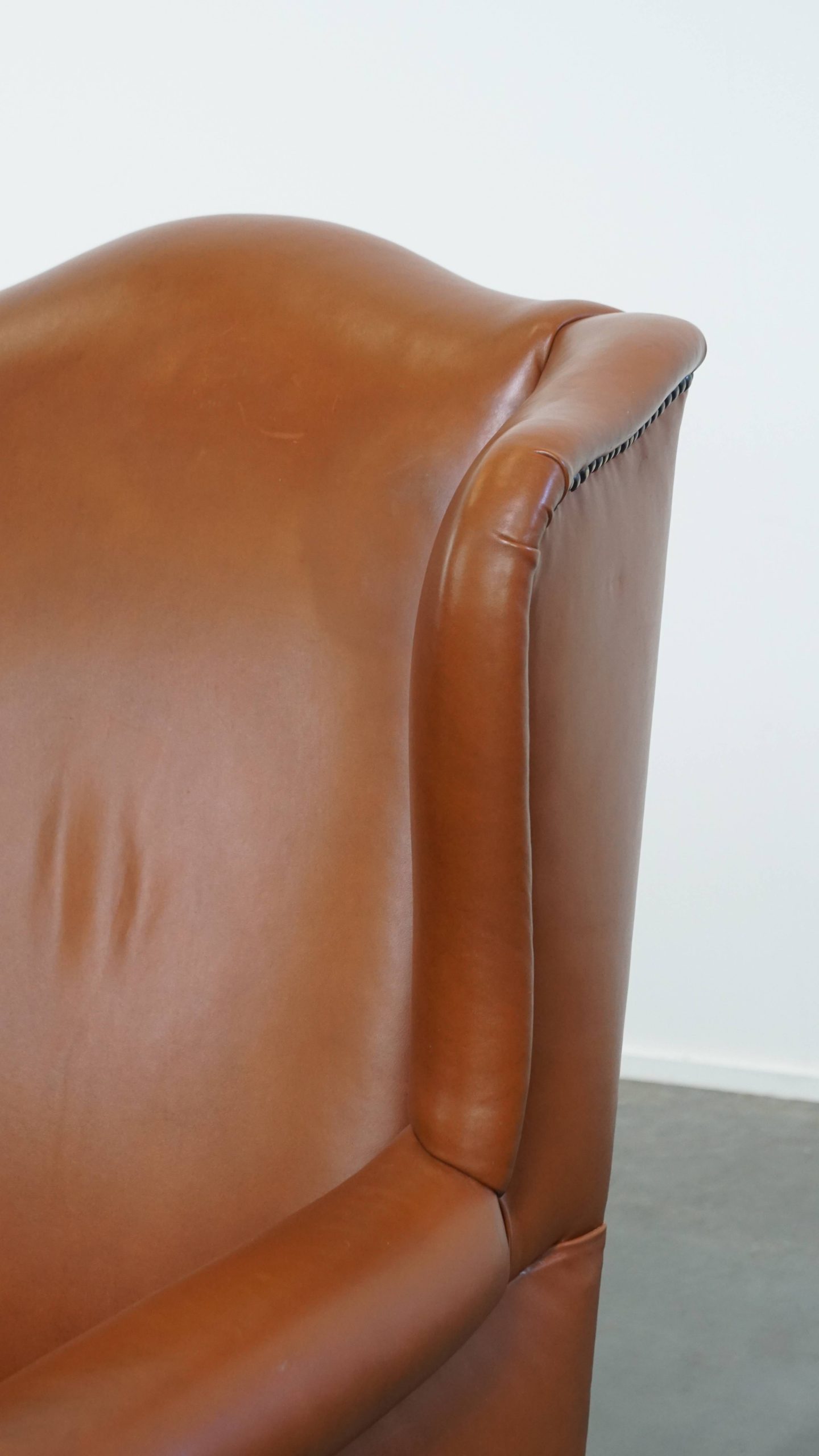 Stijlvolle En In Correcte Staat Verkerende Cognac Kleurige Rundleren Oorfauteuil In Engelse Stijl image 6