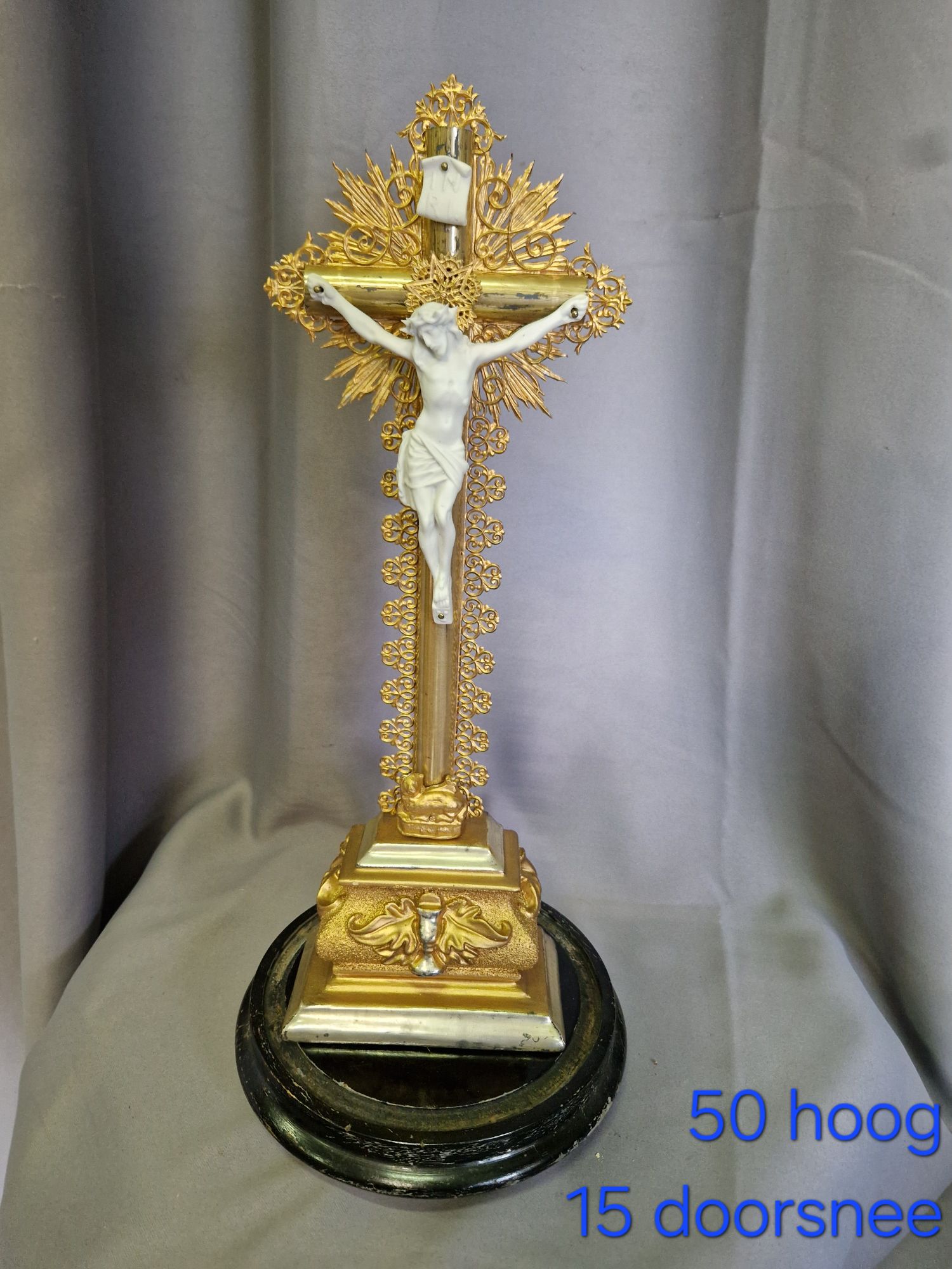 Gouden Crucifix Met Stolp image 3