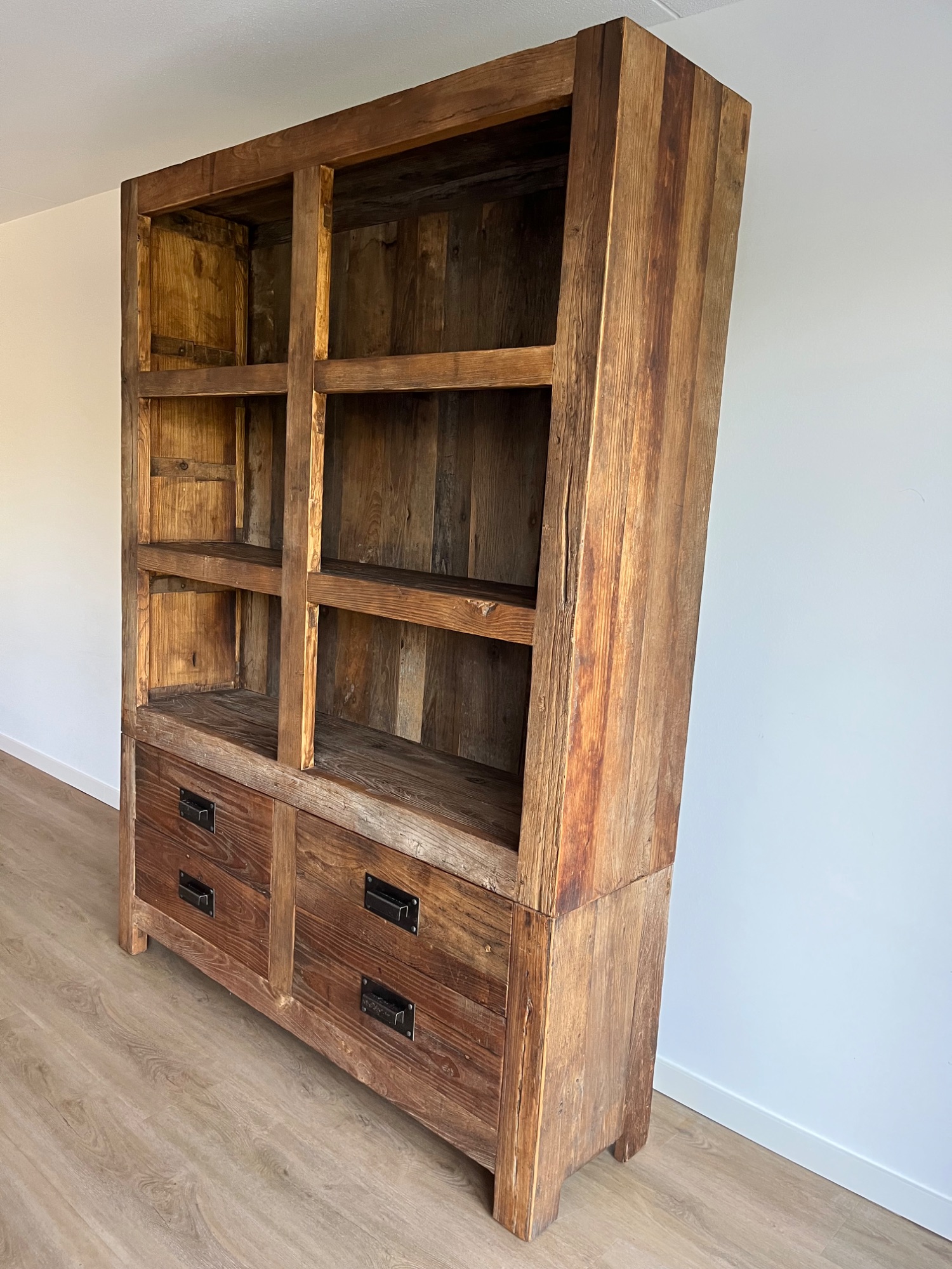 Unieke Kast Van Gerecycled Elmhout – Stoer, Robuust En Karaktervol image 3
