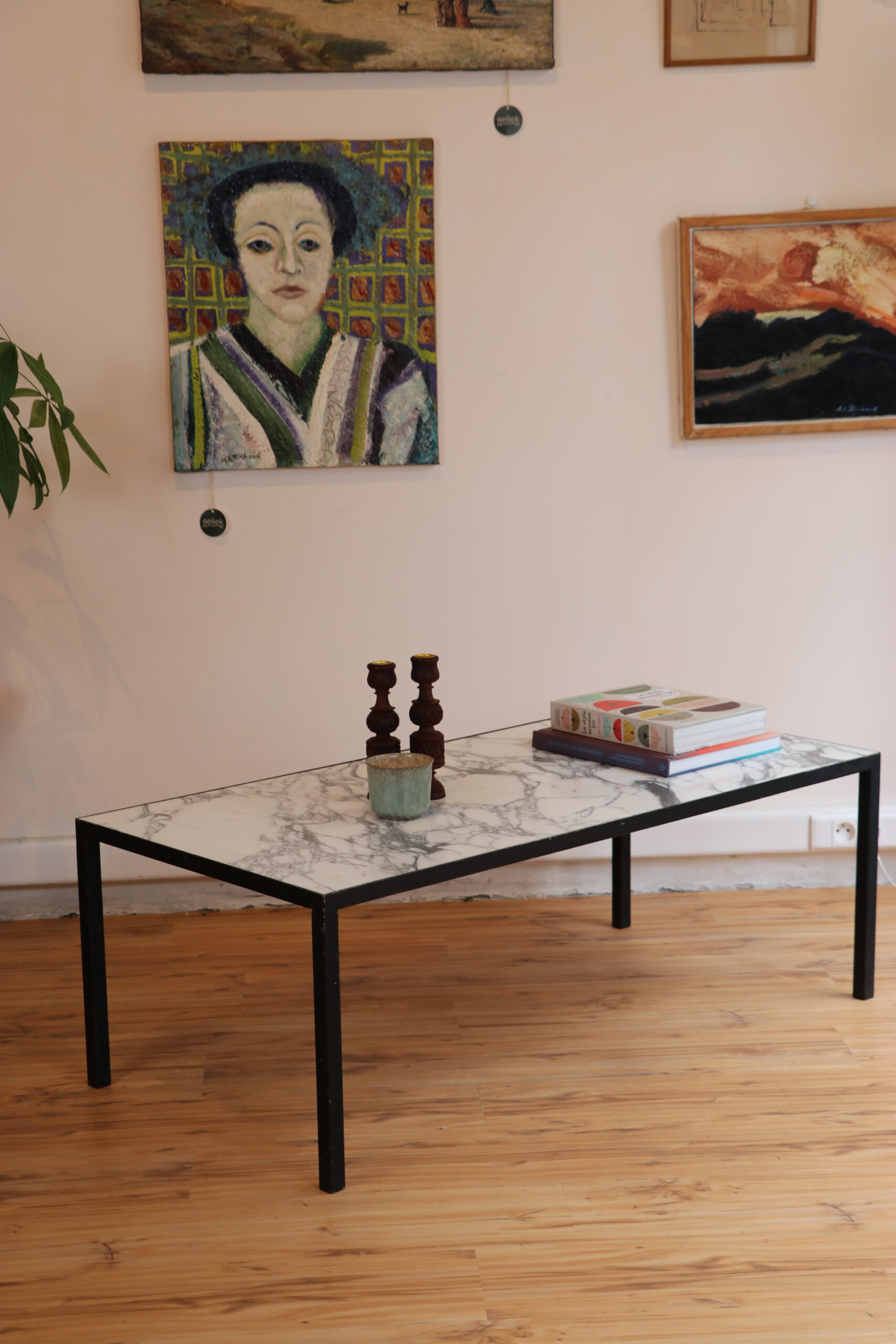 Rechthoekige Salontafel In Zwart Gelakt Metaal En Arabescato Marmer image 4