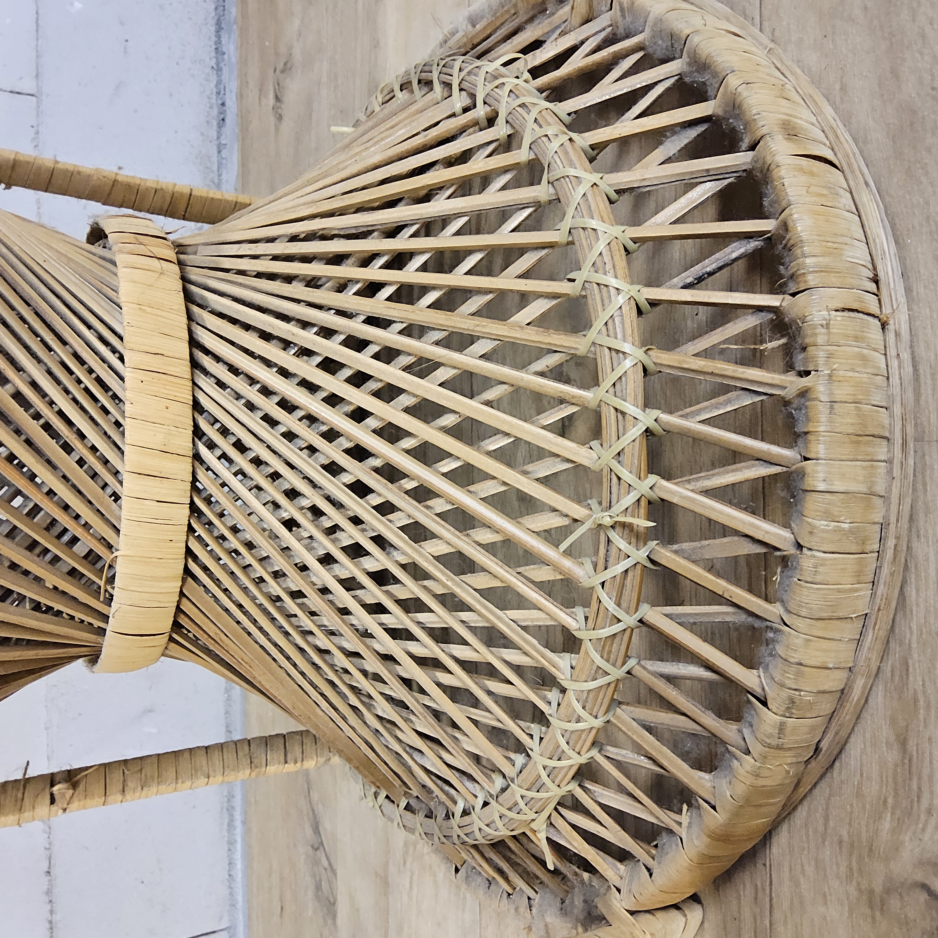 Vintage Rotan Peacock Chair Emmanuelle / Pauwen Stoel (h150cm) image 13