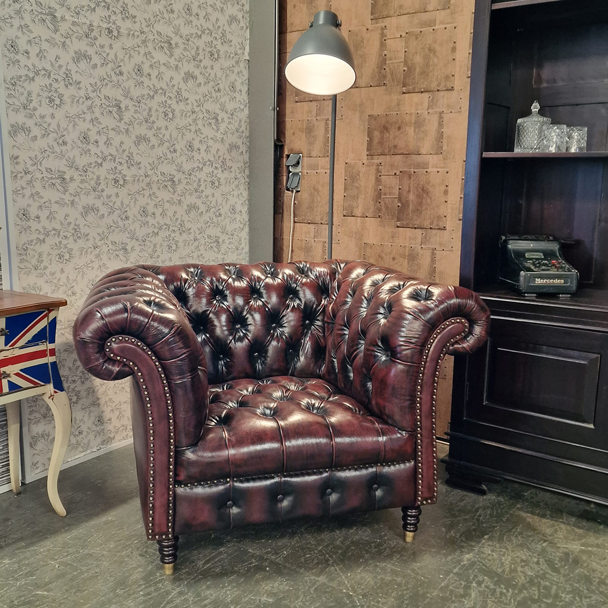Chesterfield Medburn Fauteuil - Antiek Rood Met Knopenzit image 9