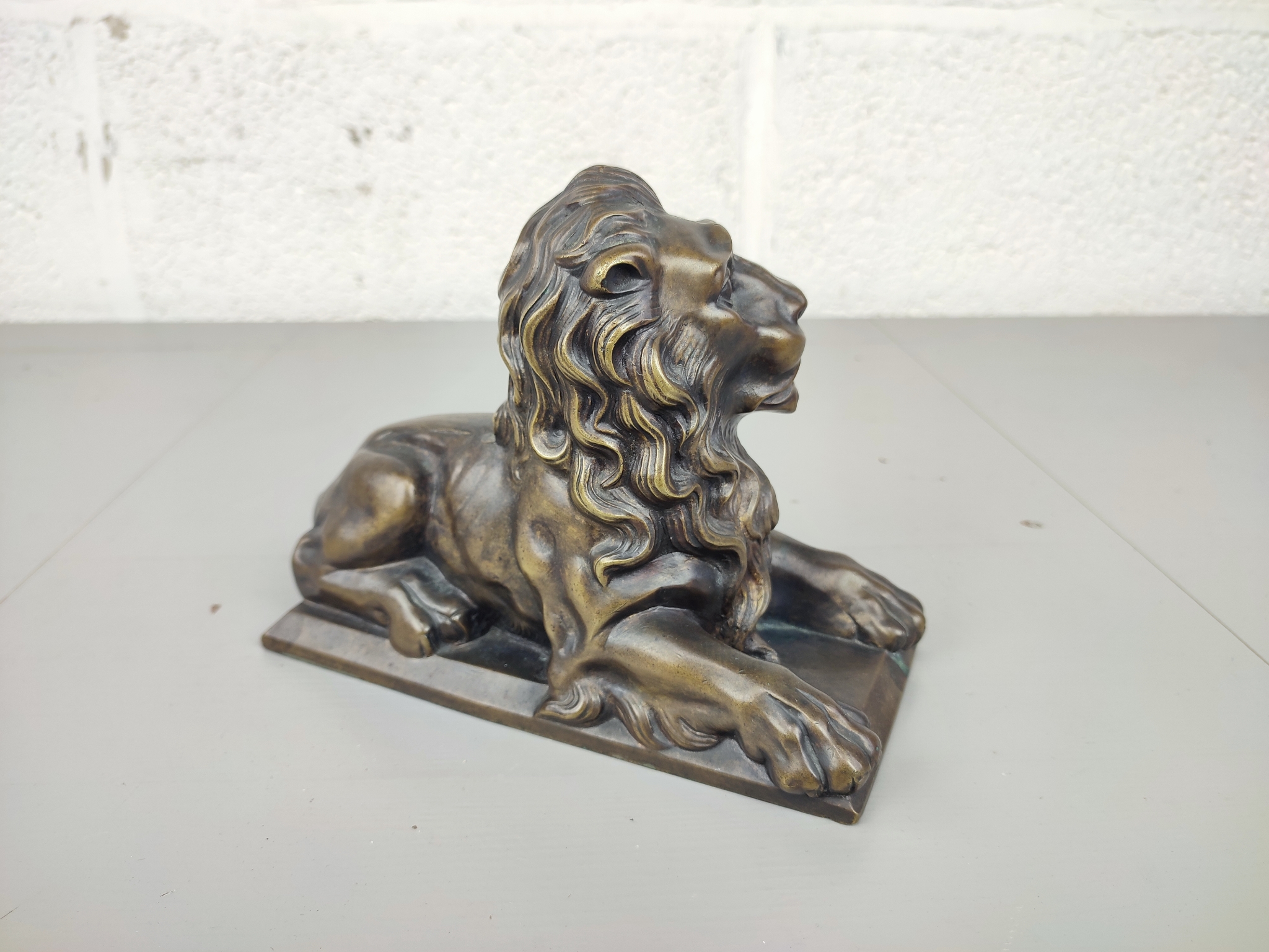 Bronzen Beeld Van Een Leeuw image 3