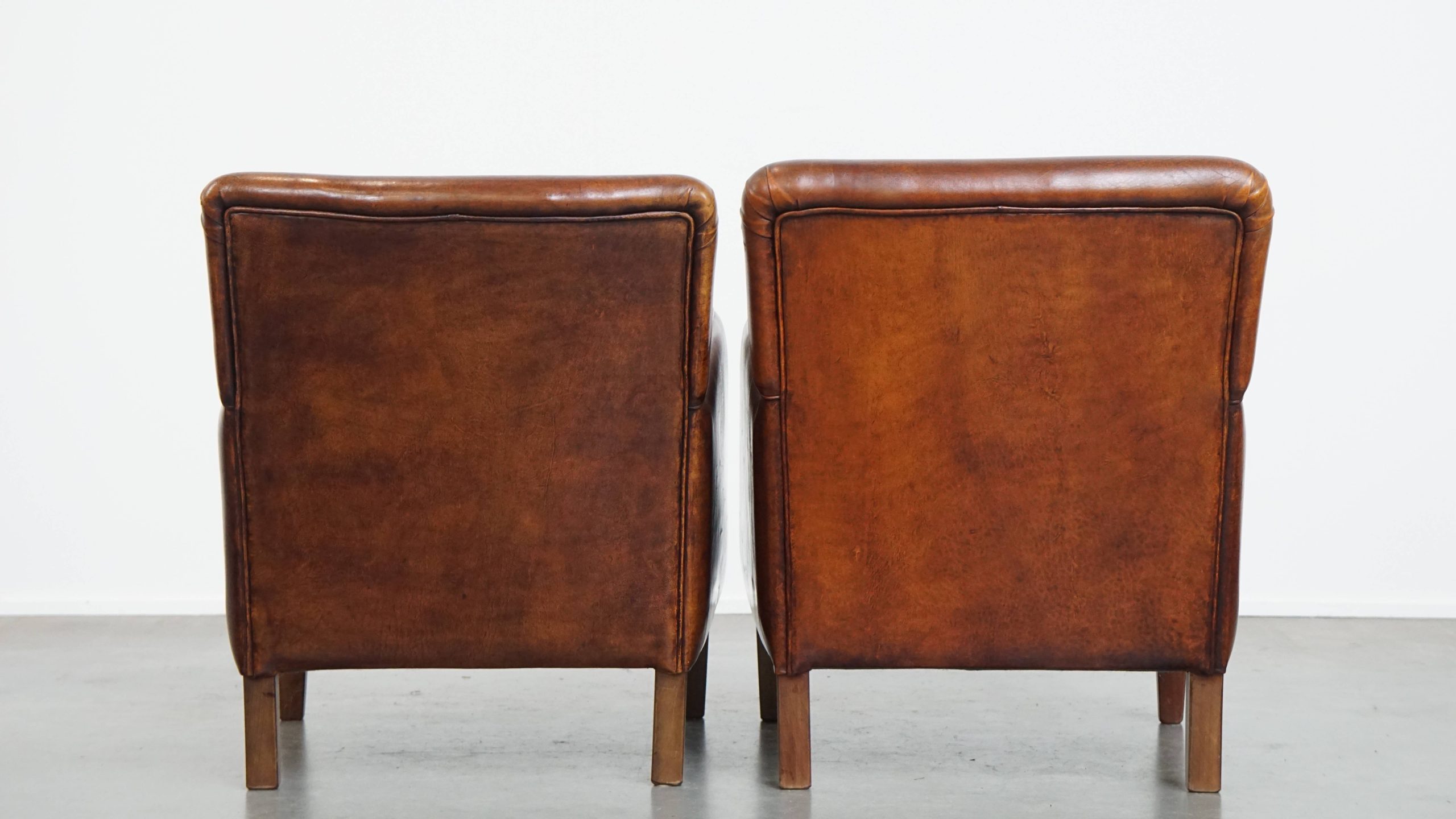 Karaktervolle Set Van 2 Schapenleren Fauteuils/ Armchairs Met Een Mooi Patina En Warme Kleuren image 2