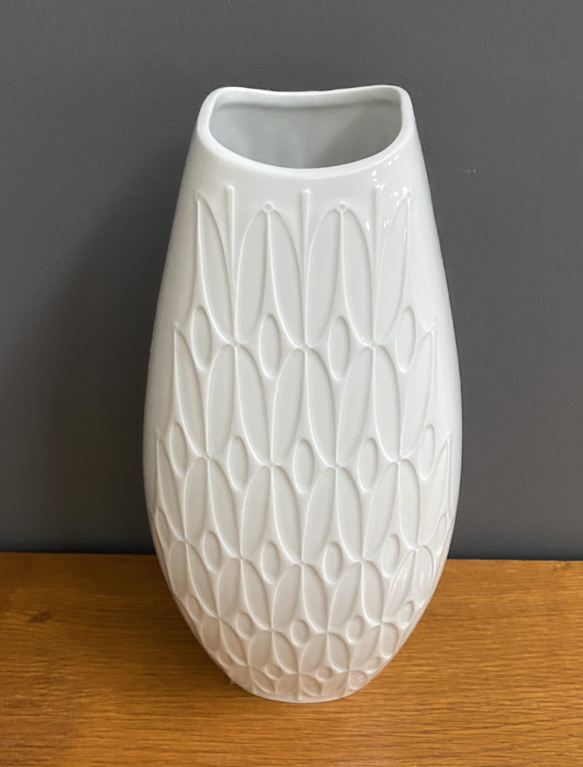 Large Vintage White Ceramic Vase By Alka Kunst Bavaria image 2