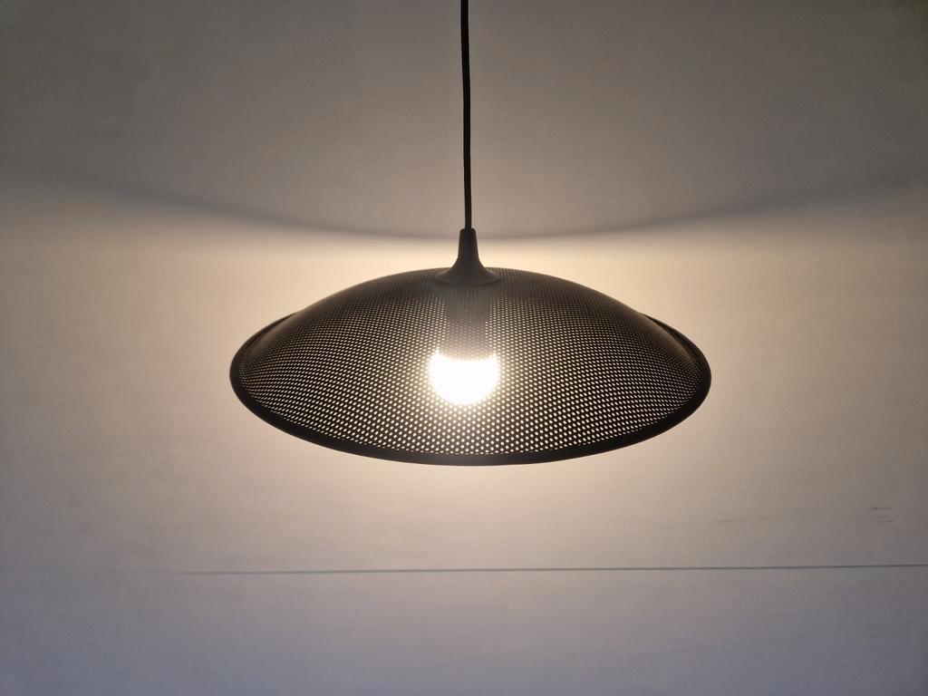 Postmoderne Vintage Geperforeerd Metaal Hanglamp Zwart. image 4