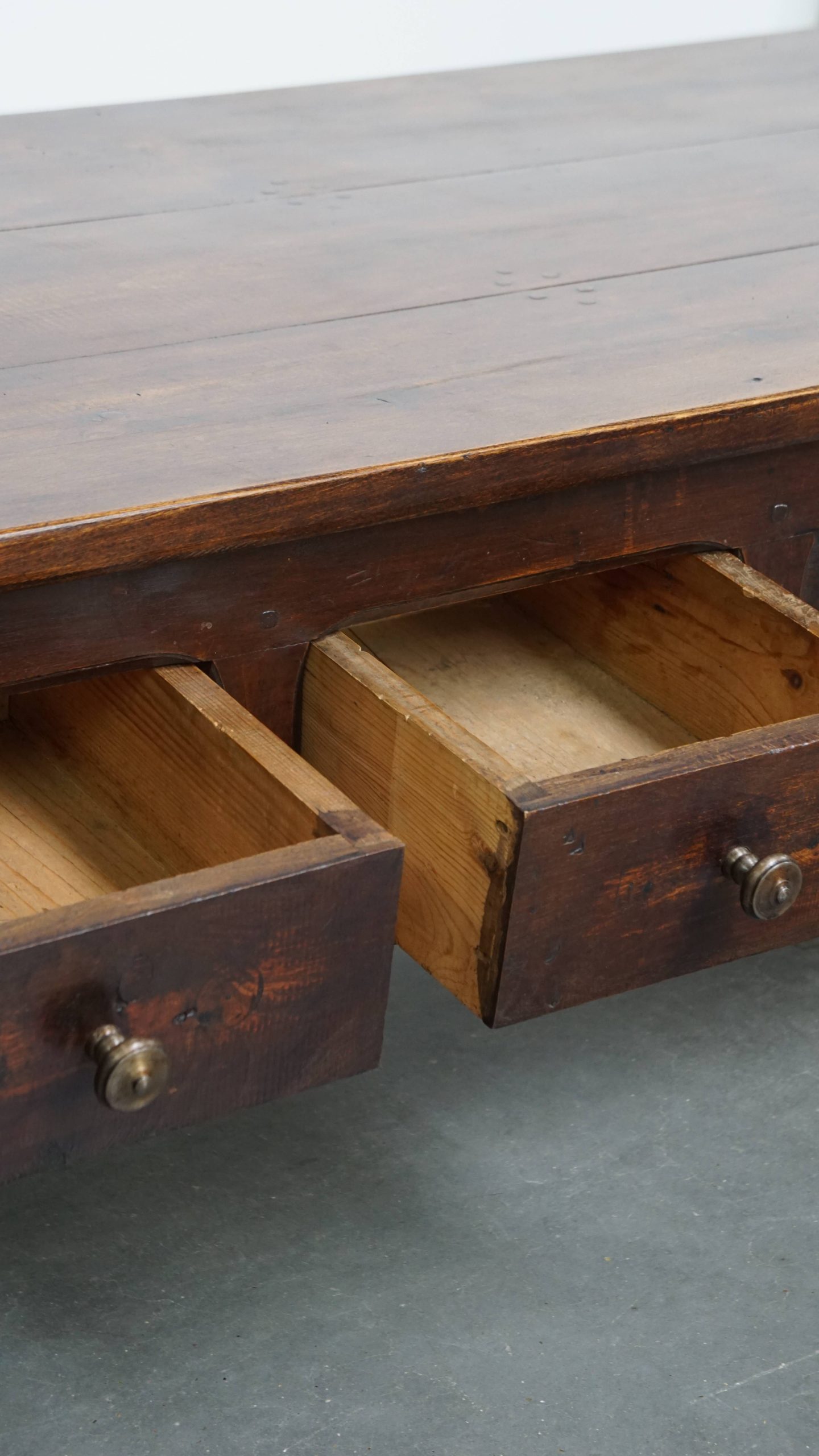 Prachtige En Unieke Antieke Franse Salontafel Van Vruchtenbomenhout Met 5 Lades image 9