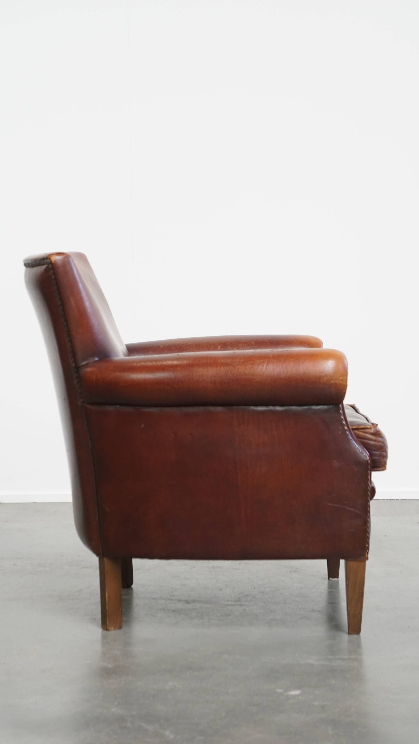 Karkatervolle Vintage Schapenleren Armchair/ Fauteuil Met Warme Kleuren En Een Mooi Patina image 4