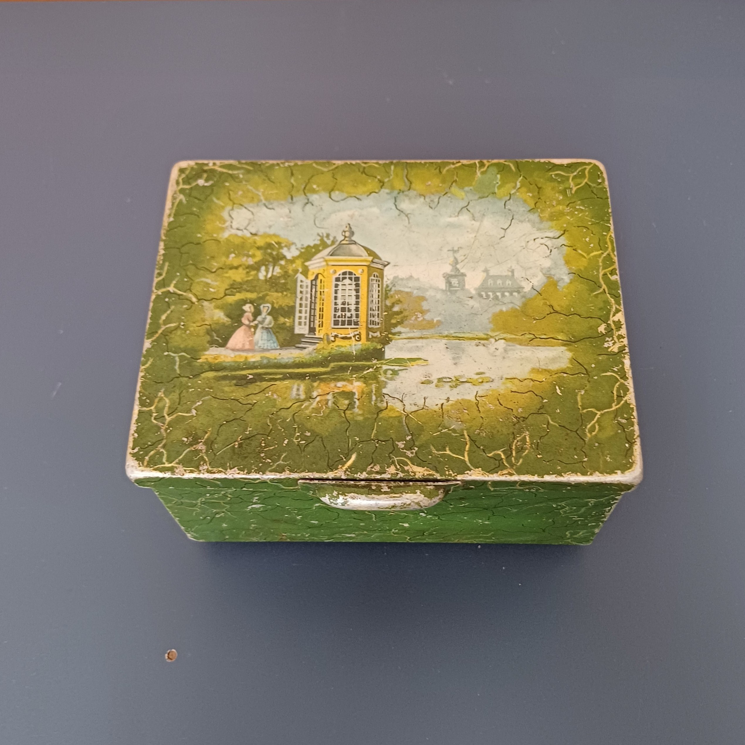 Antiek Groen Blikje Met Theekoepel image 2