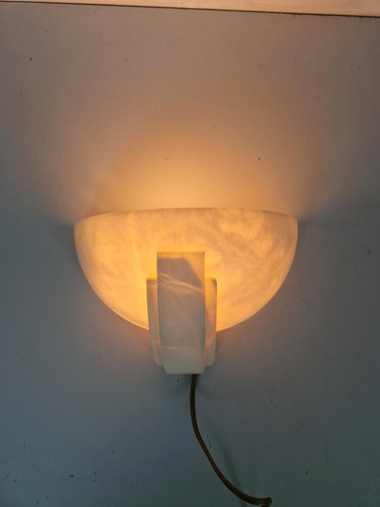 Art Deco Revival Albast Wandlamp. image 6