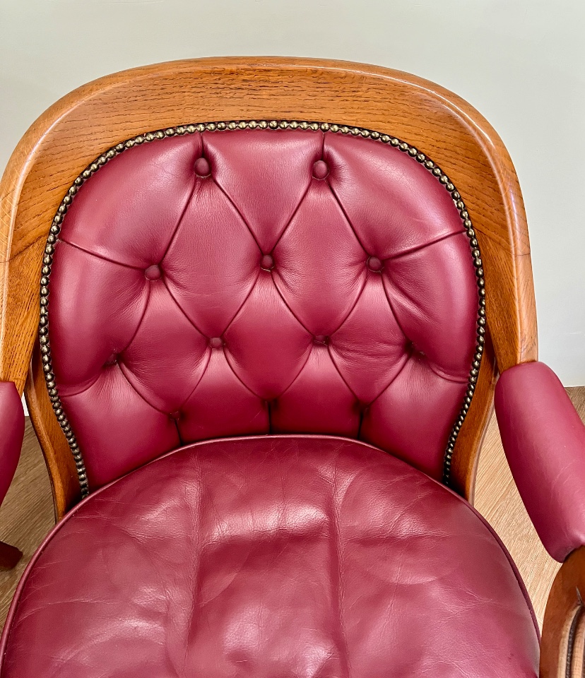Set Vintage Wijnrode Chesterfield Fauteuils image 14
