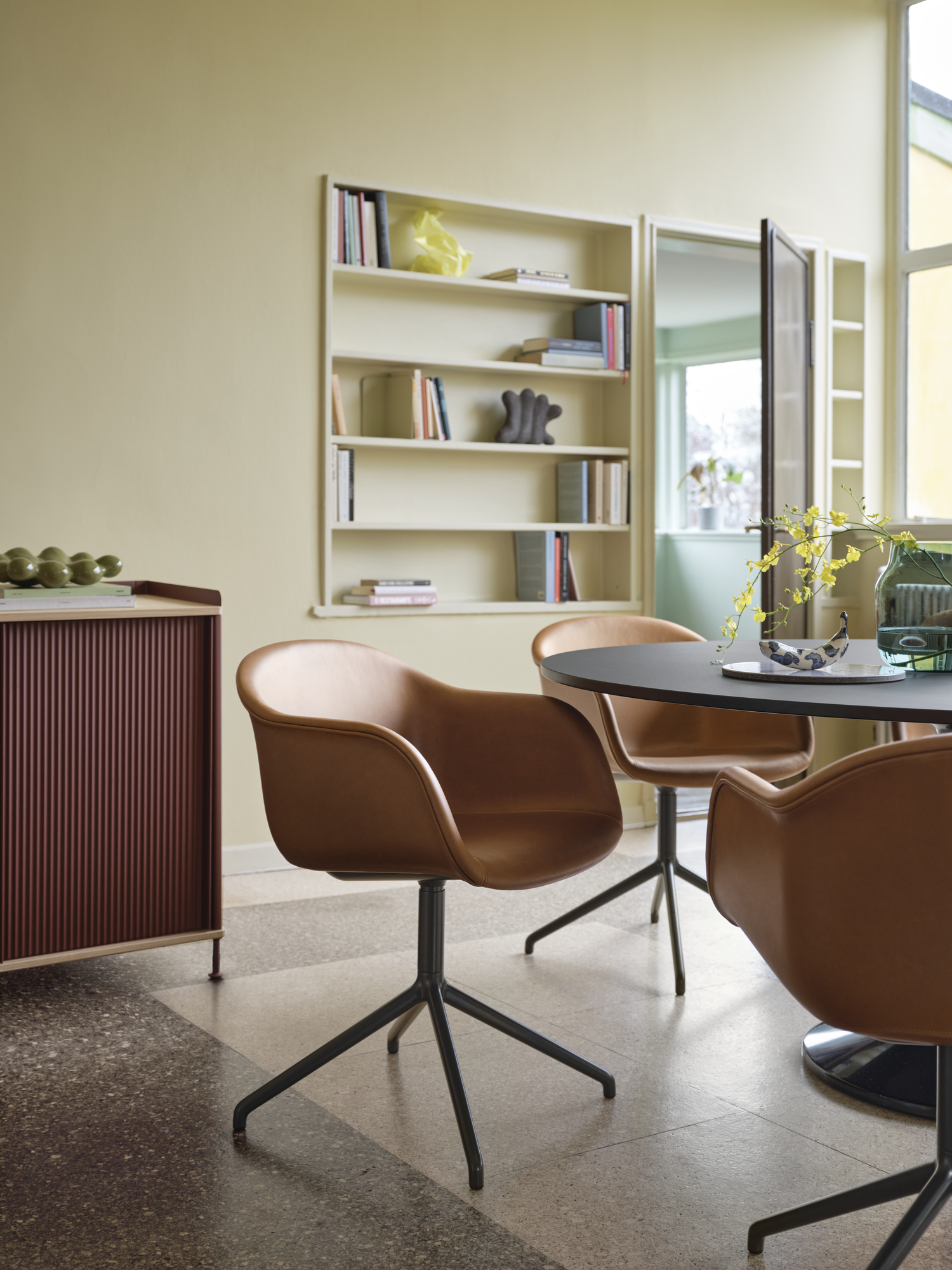 Muuto / Fiber Armchair / Swivel Base / Cognac image 7