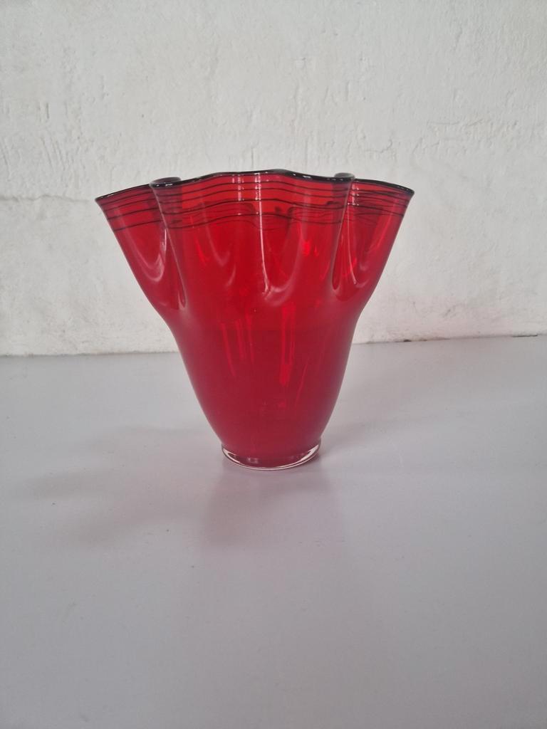 Vintage Zakdoek Ruby Glazen Vaas Design. image 2