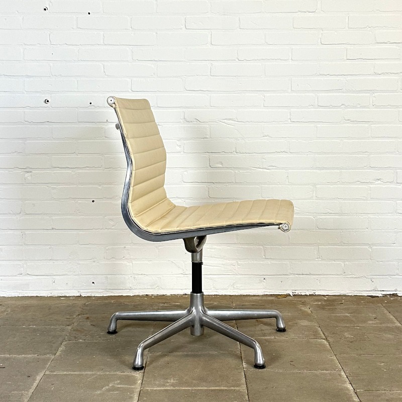 Herman Miller Ea 106 Draaibare Crème Leren Designstoel image 6