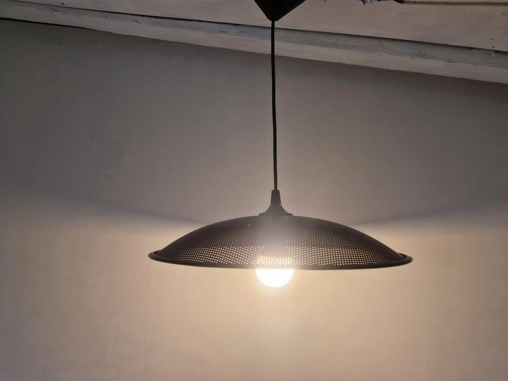 Postmoderne Vintage Geperforeerd Metaal Hanglamp Zwart. image 3