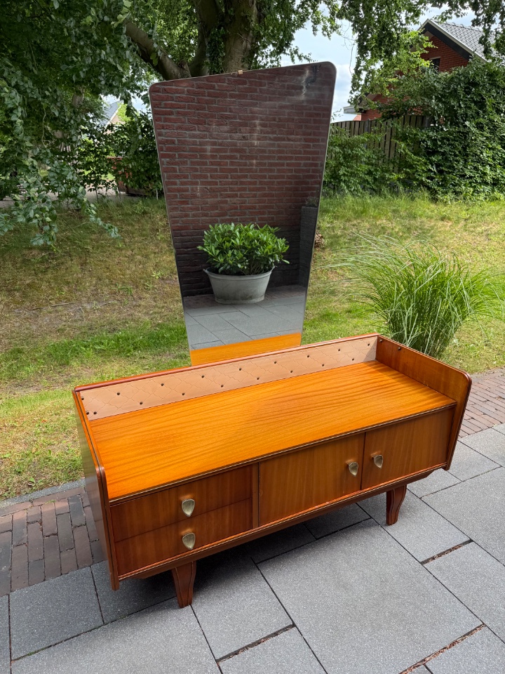 Vintage Dressoir image 15