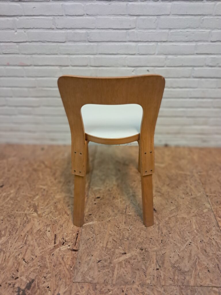 Aalvar Aalto Children Chair 65 image 3
