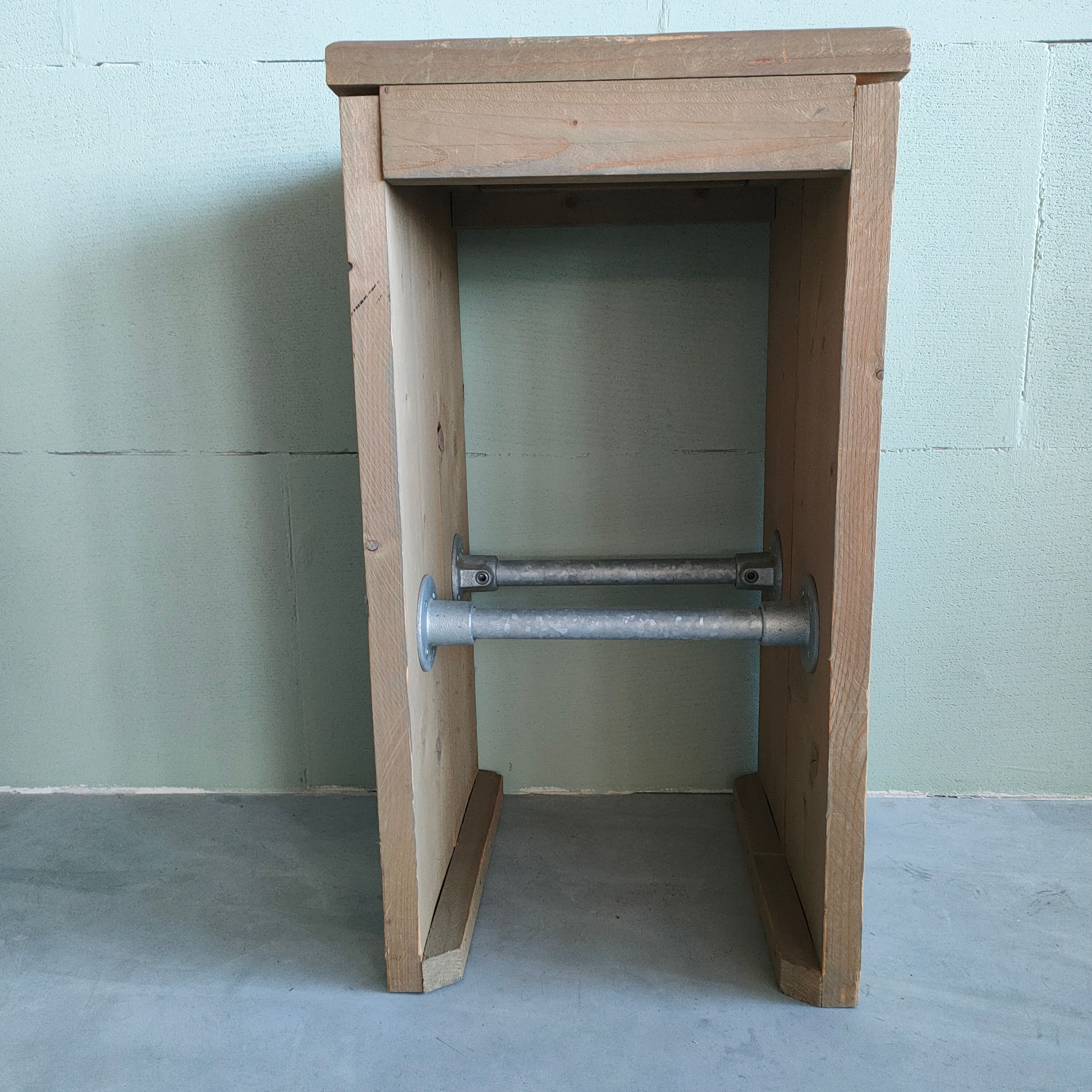 Barkruk Of Bijzettafel Industrieel Met Steigerhout image 3
