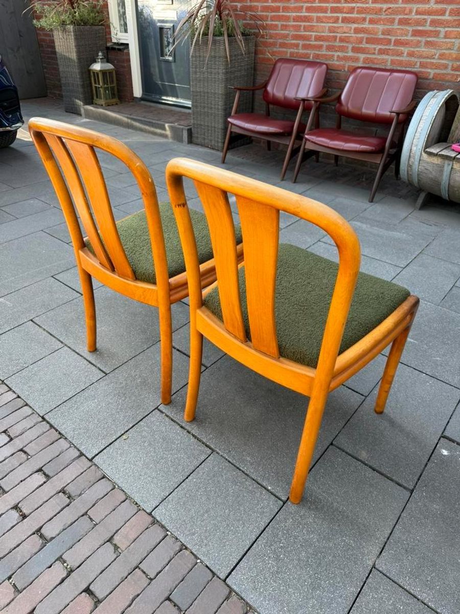 2 Hergestoffeerde Casala Stoelen image 7