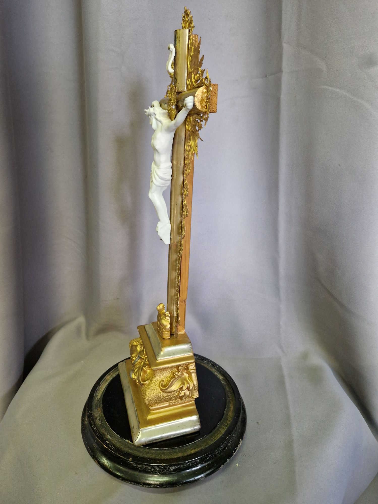 Gouden Crucifix Met Stolp image 5