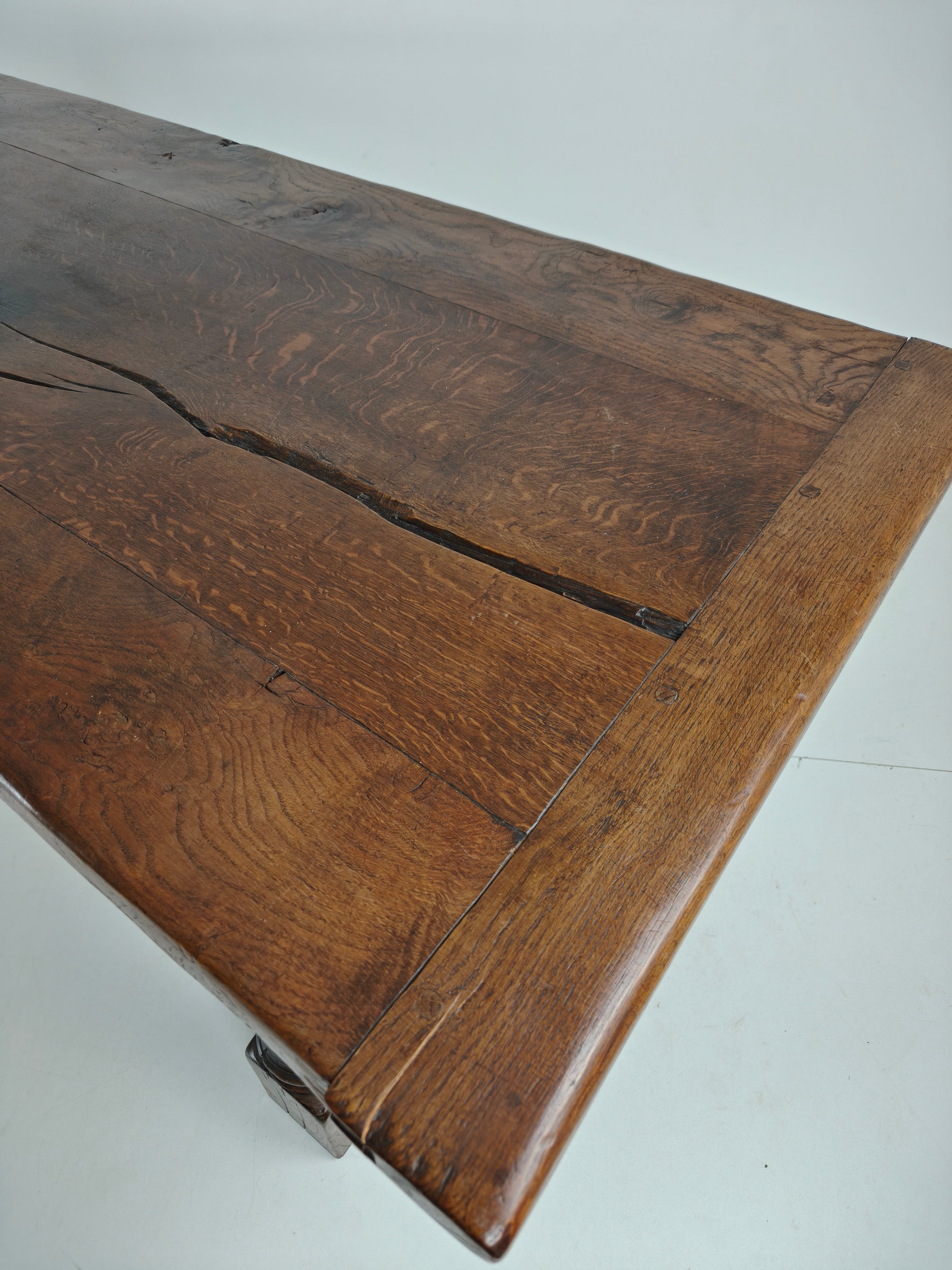 Massief Engelse Eikenhouten Eettafel – 20e Eeuw Met Prachtige Nerf En Patina image 19