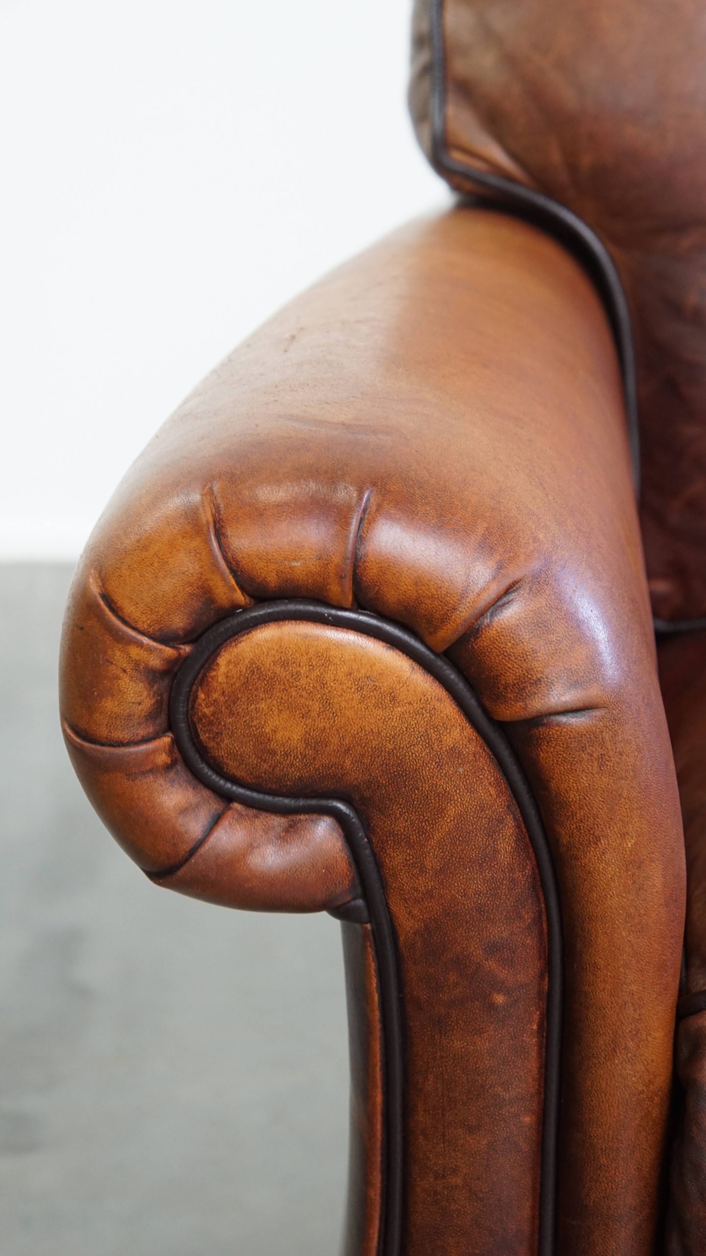 Set Van 2 Schapenleren Armchairs In Engelse Stijl Met Een Unieke Vormgeving En Mooie Kleuren image 12