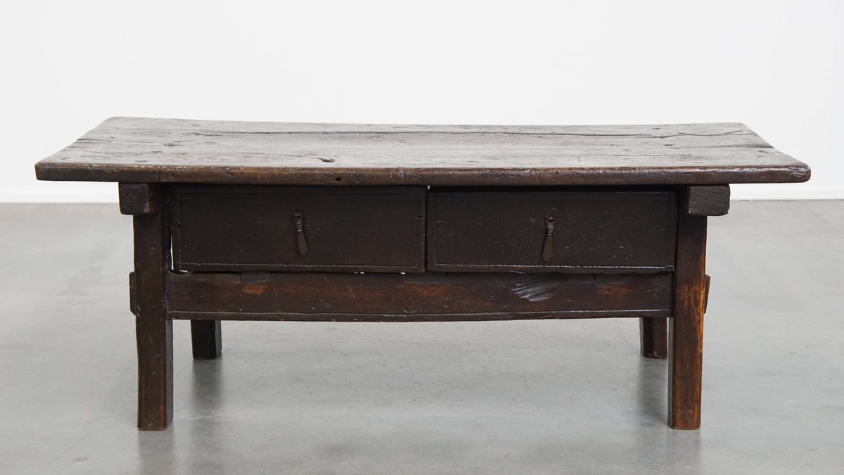 Robuuste, Antieke 18e Eeuwse Zuid-europese Boeren Salontafel Met Een Karaktervol Patina image 2