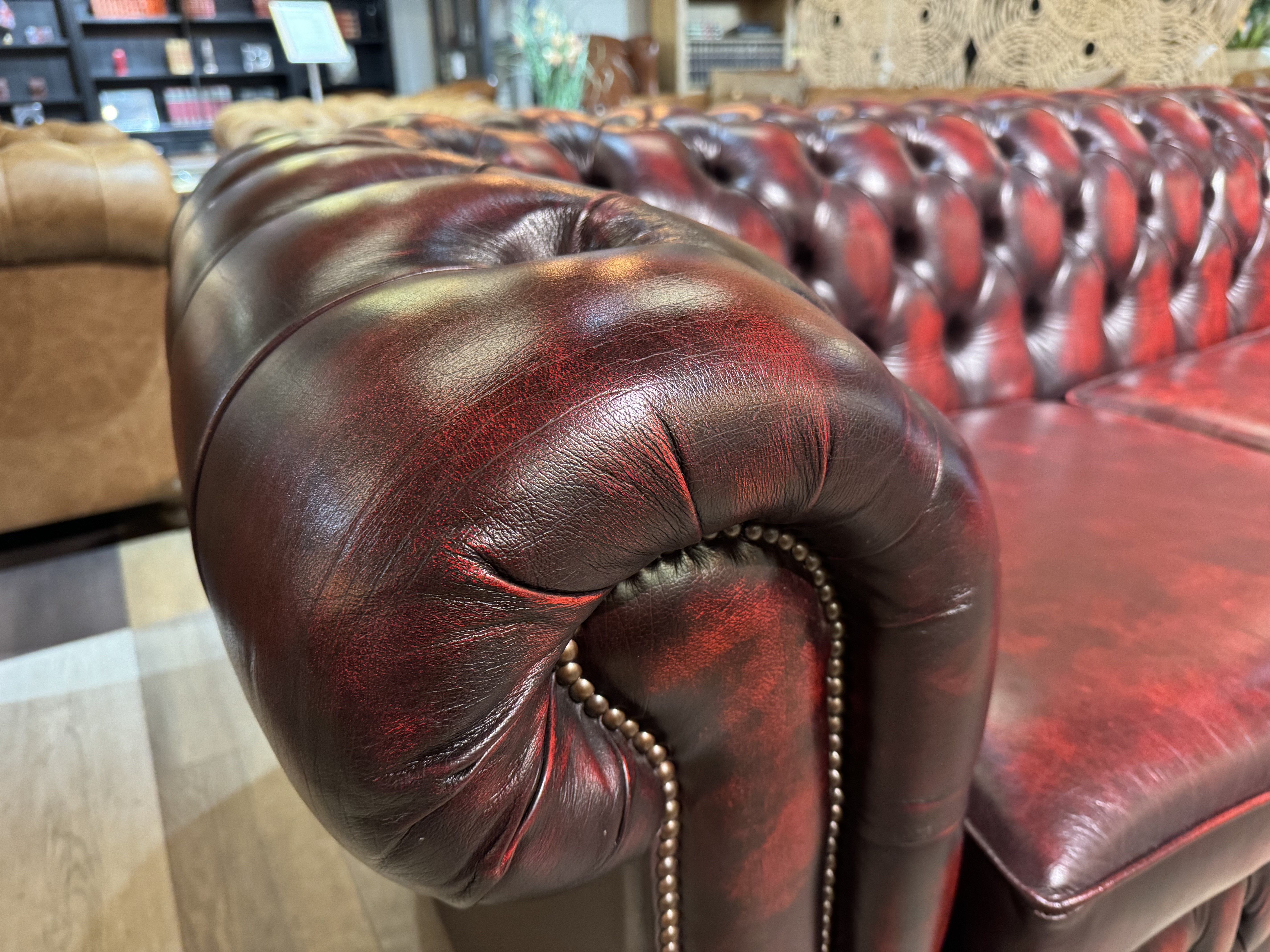 Engelse Chesterfield 3 Zits Bank Antiek Rood Leer image 6
