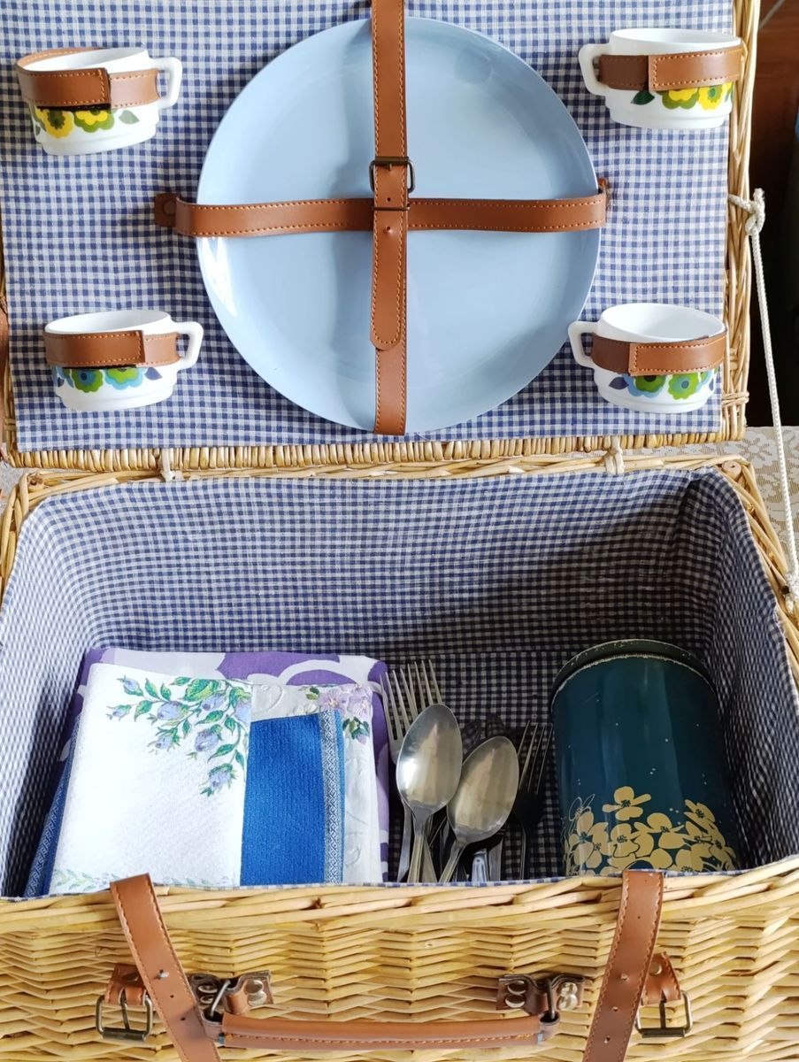 Vintage Unieke Picknickmand, Met Liefde Gerestyled image 2