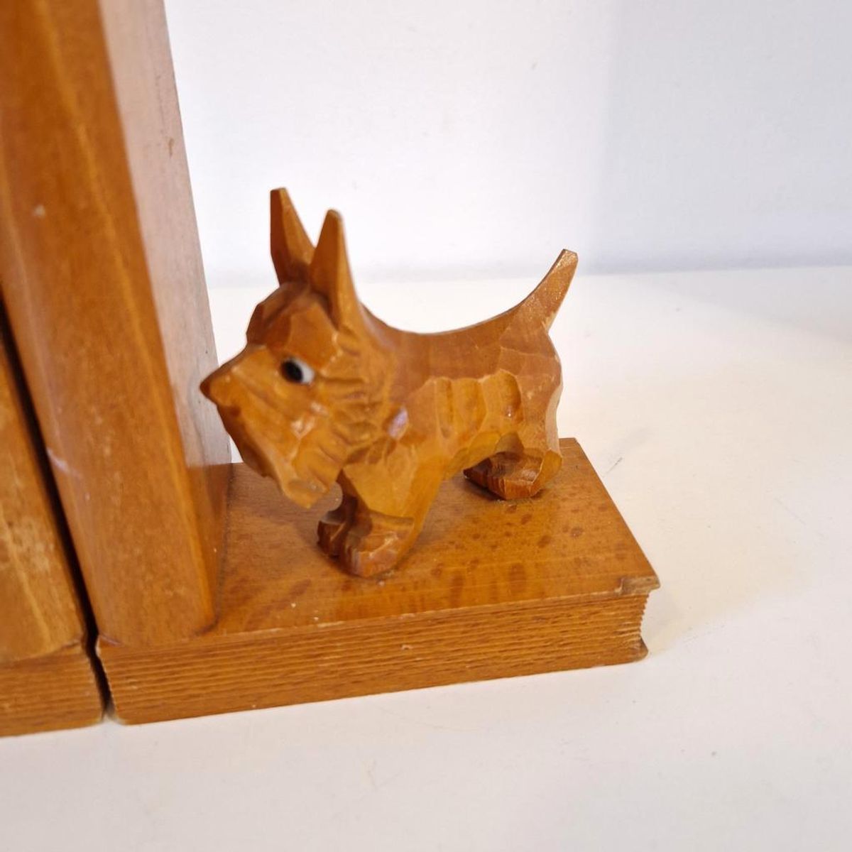 50's 2 Houten Boekensteunen Met Houtsnijwerk Hondjes Terrier image 4