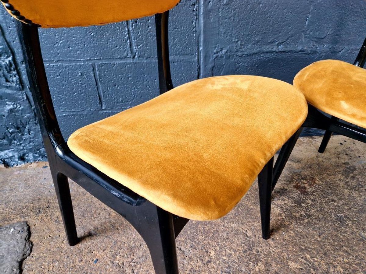 2 Vintage Stoelen In Zwart Gelakt Hout En Mosterdstof, 1960 image 5