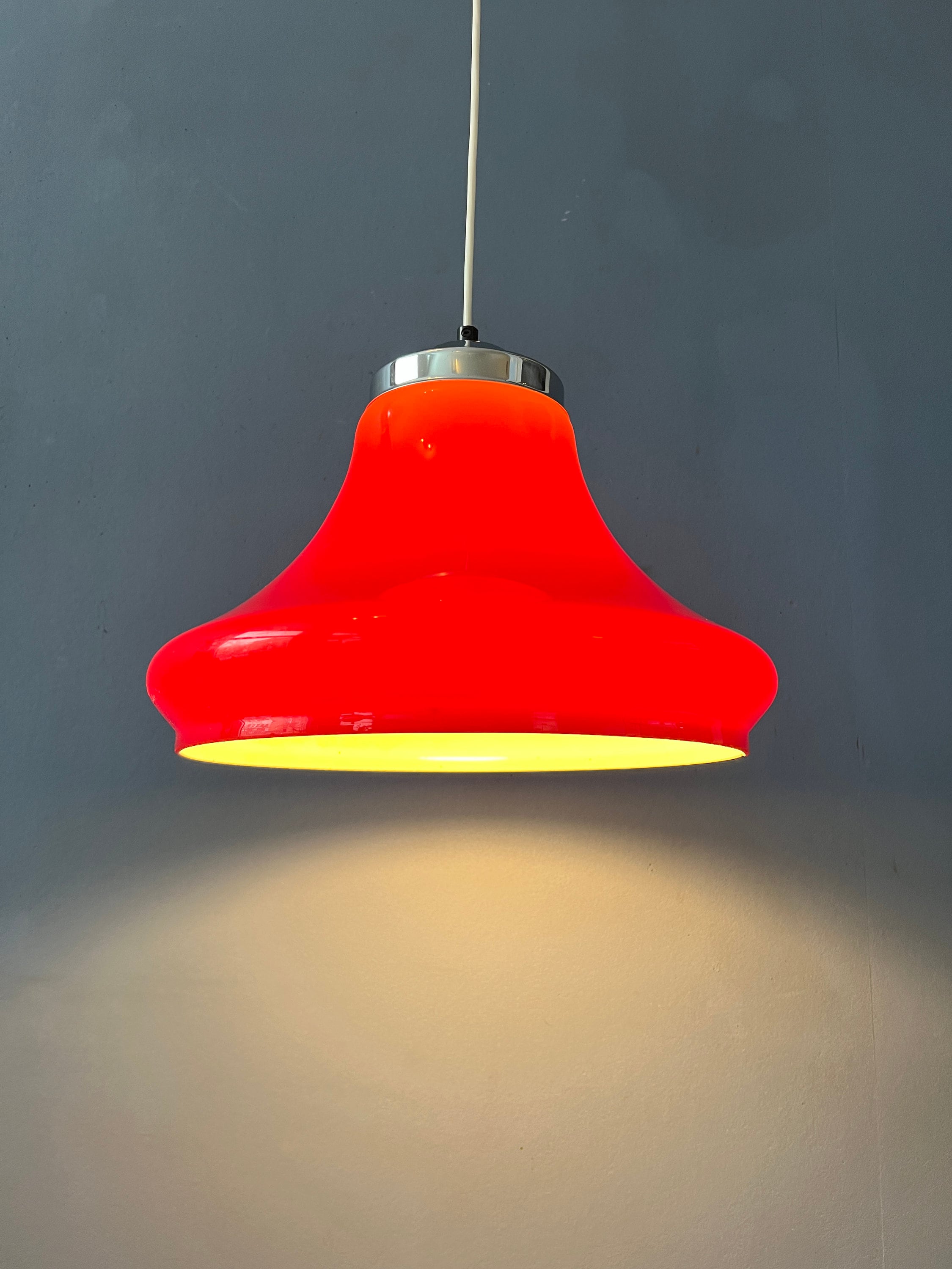 Rode Space Age Hanglamp Van Plexiglas Met Chroom Kapje image 6
