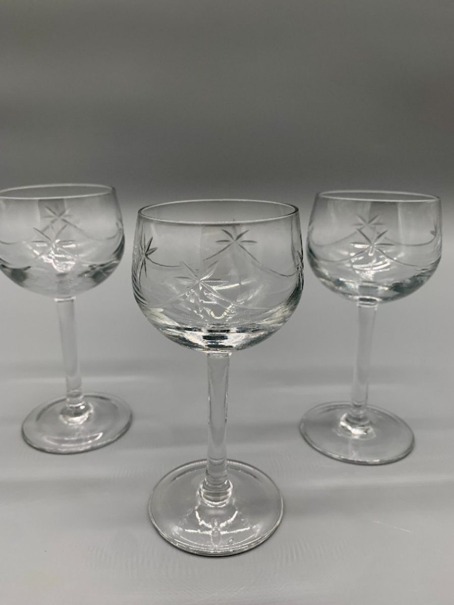 Antieke Kristallen Voetglaasjes Gravure 3 Stuks image 4