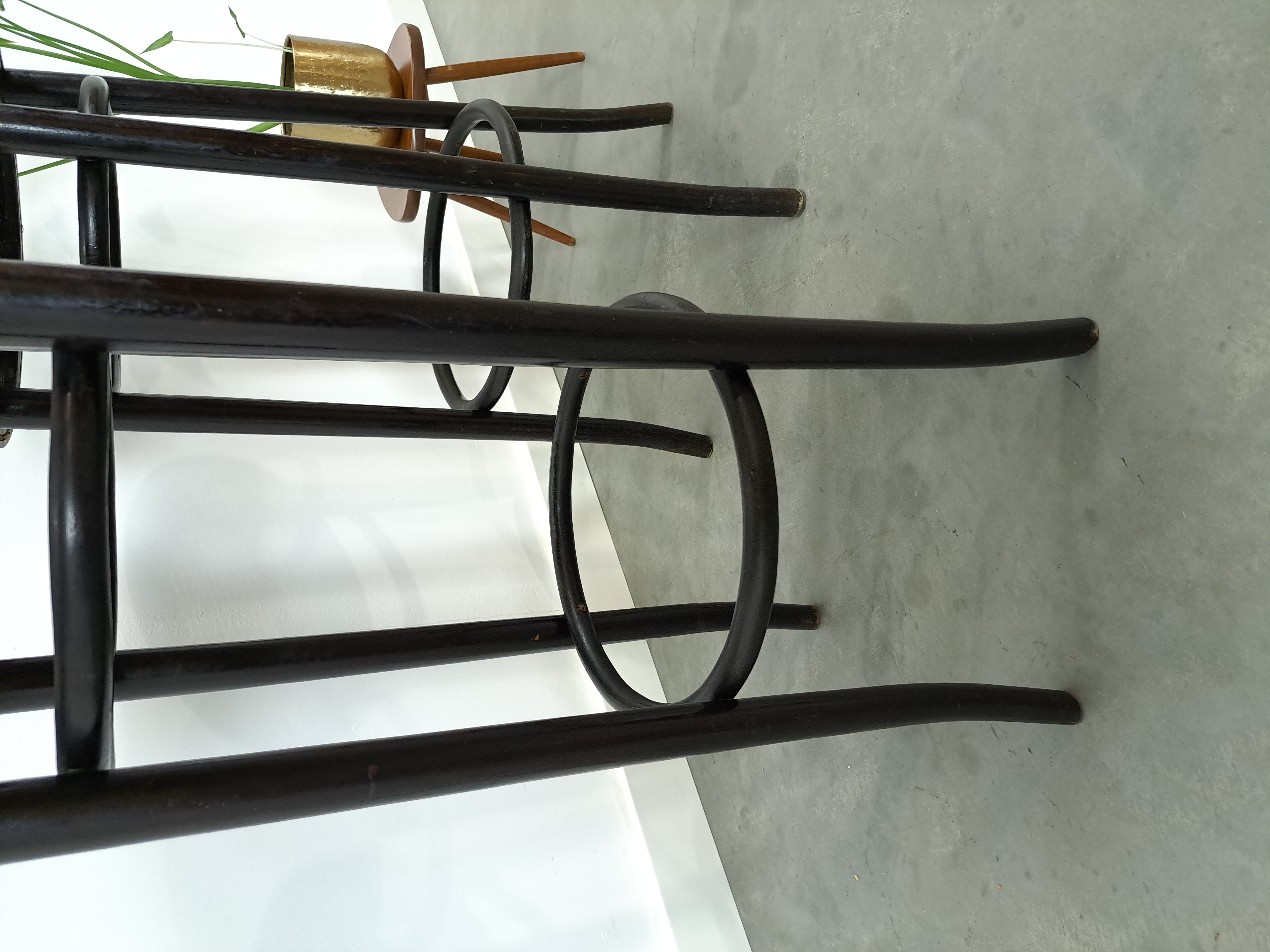 Set Jaren 50 Houten Barkrukken Met Webbing Uit Frankrijk image 6