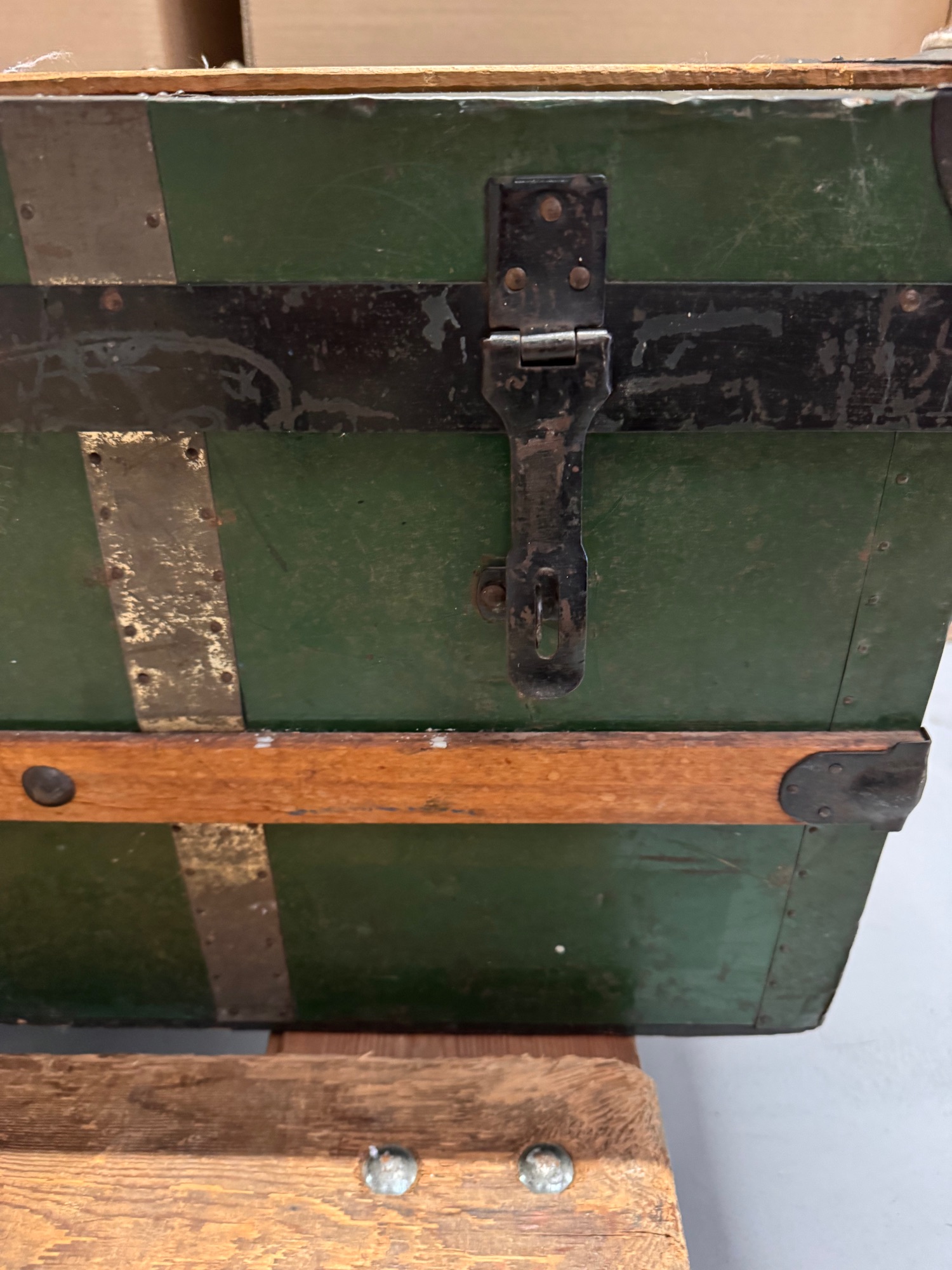 Hutkoffer, Kist, Groen Met Houten Latjes image 7