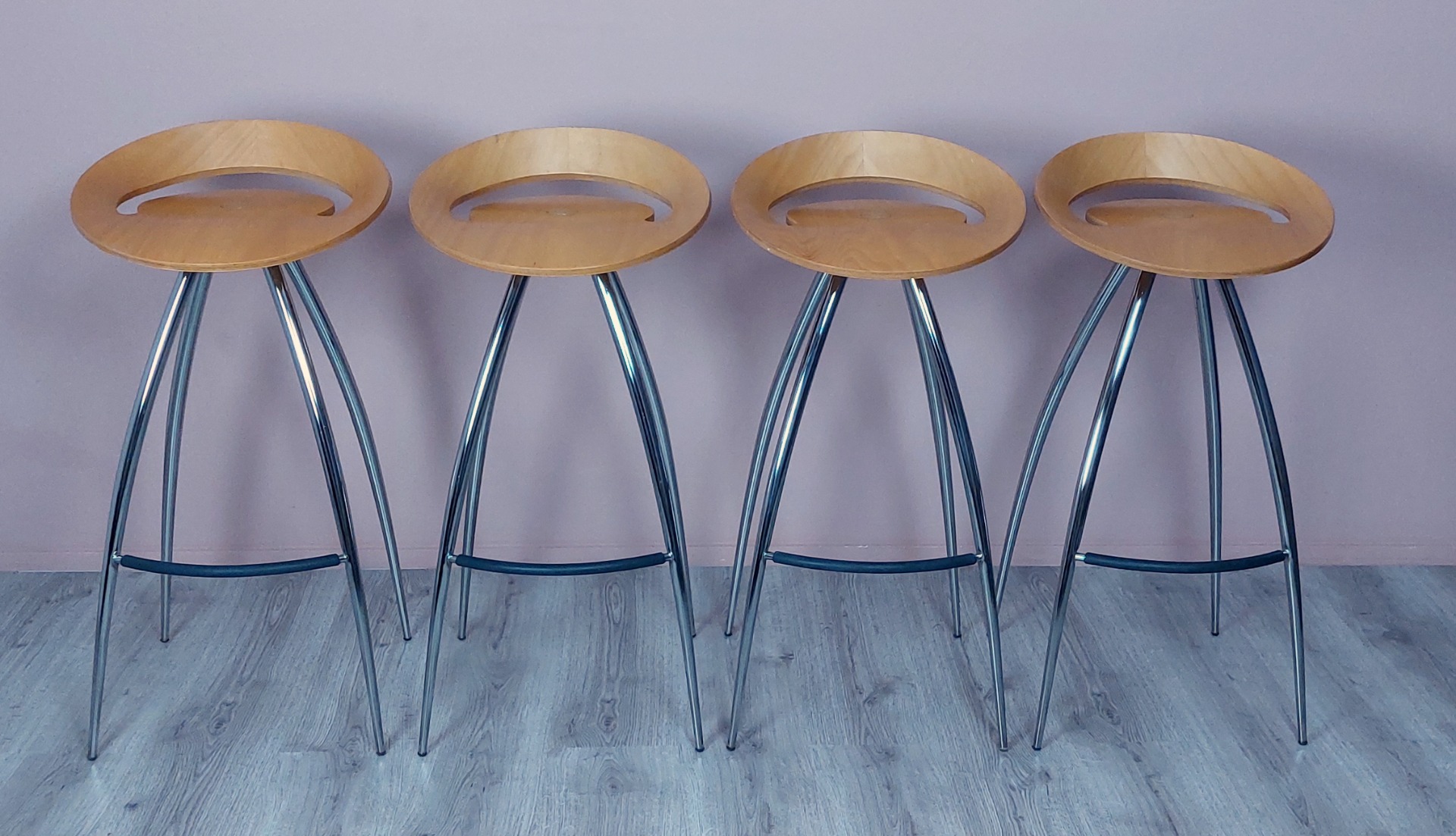 Bekijk Set Magis Lyra Bar Stools 1990'S. op Reliving 🤩