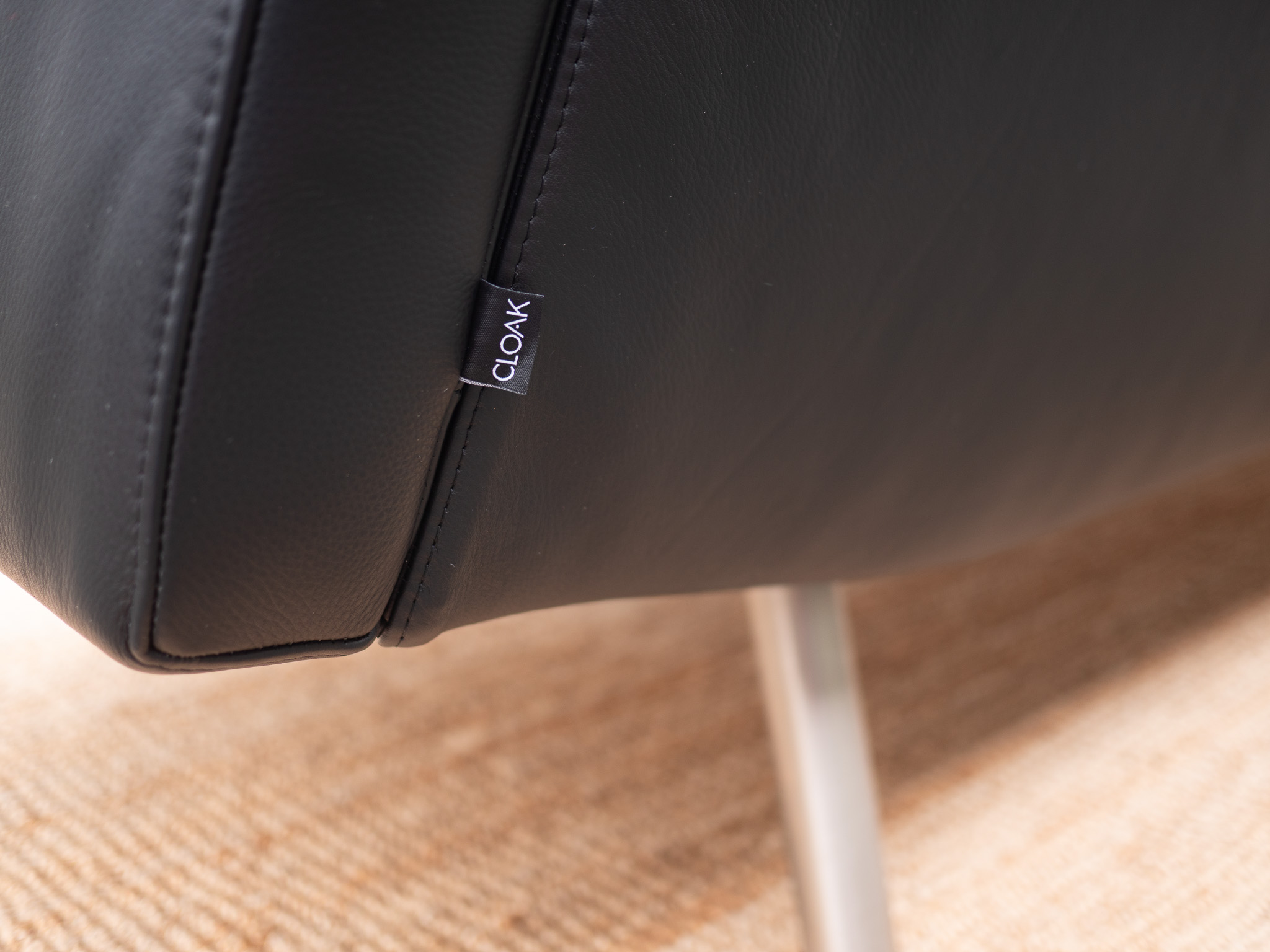 Havee Cloak Sky | Zwart Leren 2-zits Design Bank image 5
