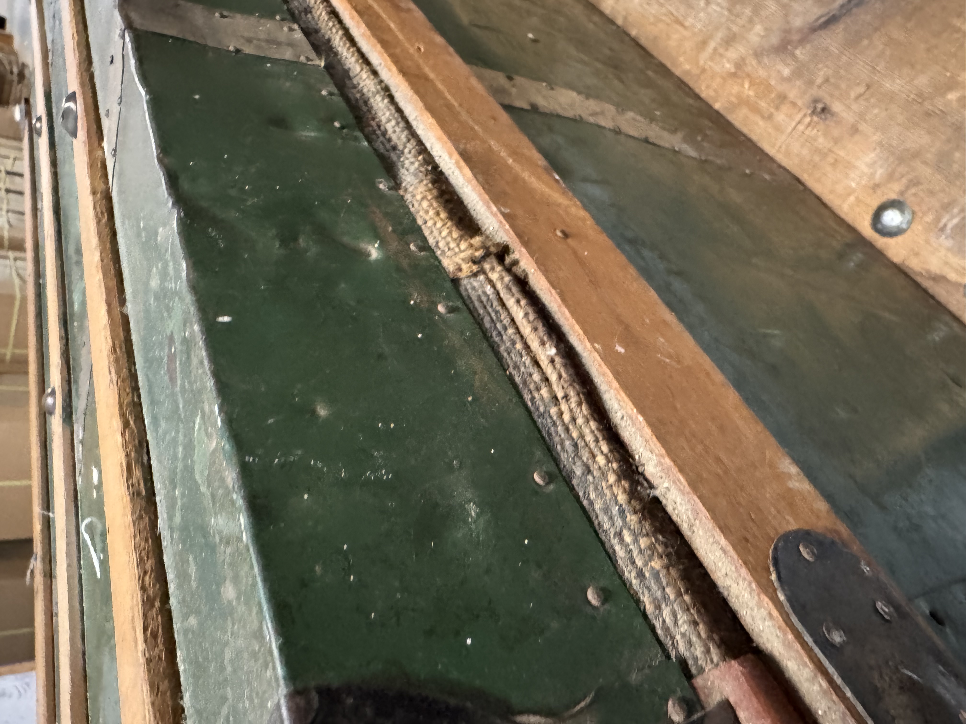 Hutkoffer, Kist, Groen Met Houten Latjes image 11