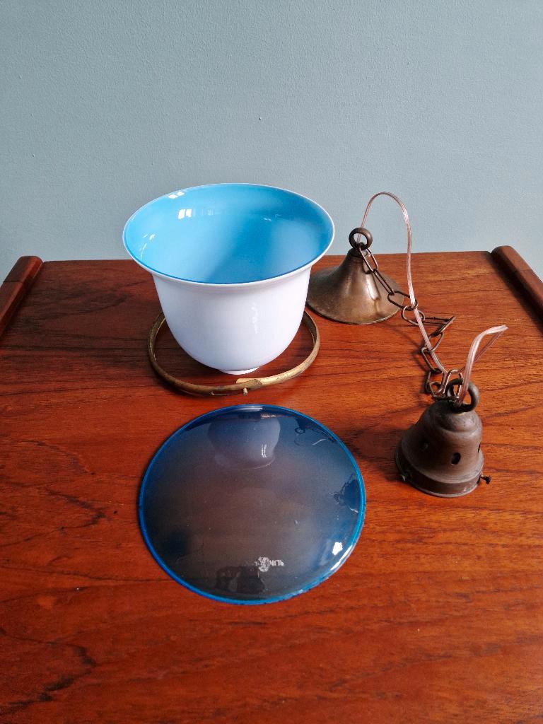 Bauhaus-hanglamp In Opaline En Blauw Gesatineerd Glas, 1920 image 14