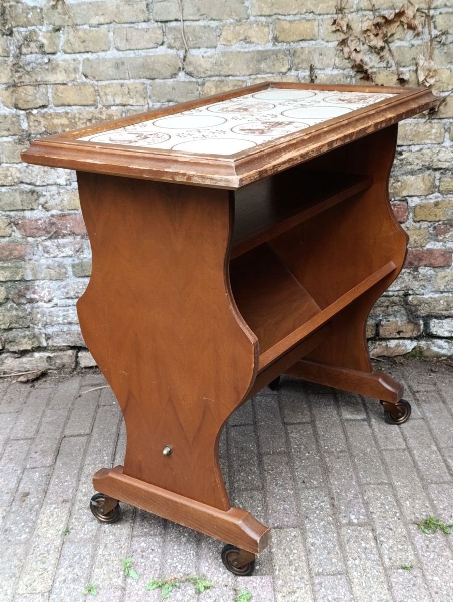 Charmant Frans Vintage Bijzettafeltje Lectuurbak Met Wieltjes En Tegels image 7