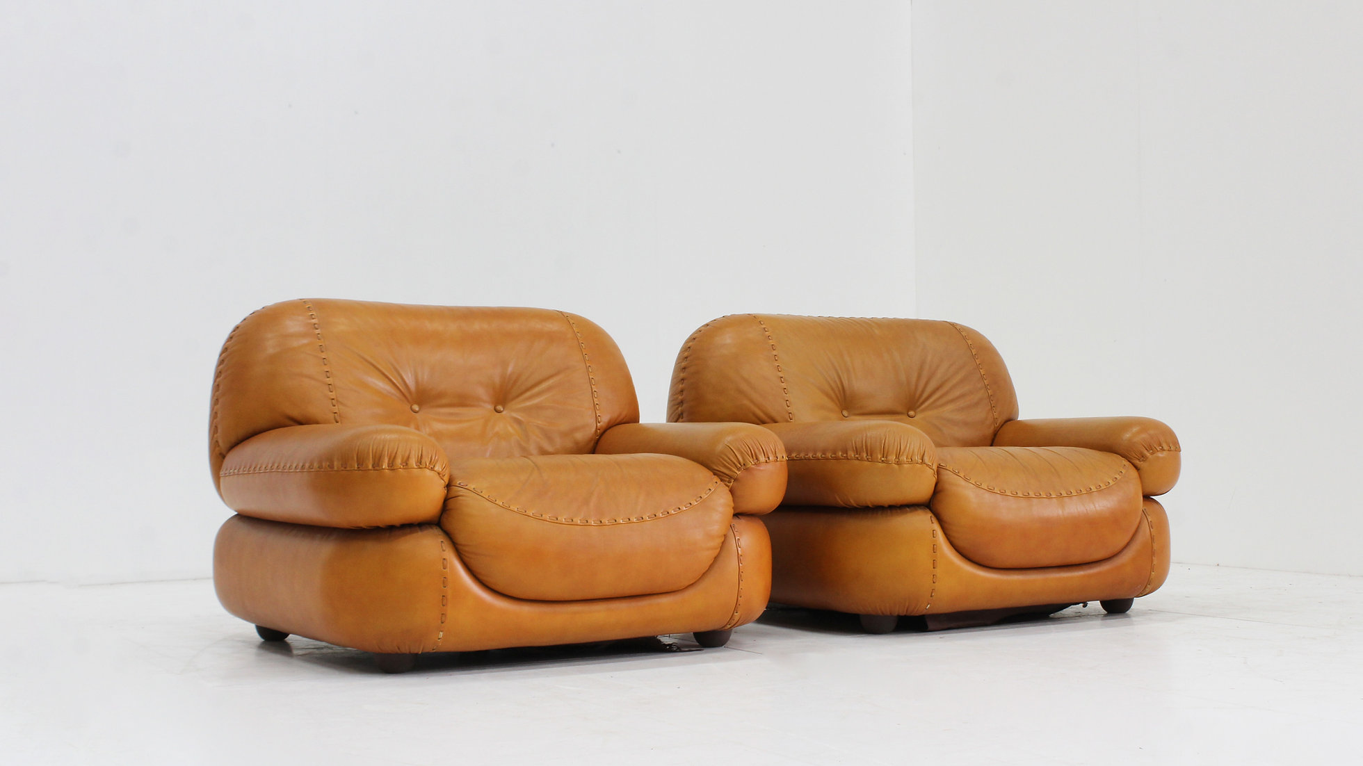 Sapporo Italiaanse Cognac Leren Loungestoelen Voor Mobil Girgi Uit De Jaren 70, Set Van 2 image 12